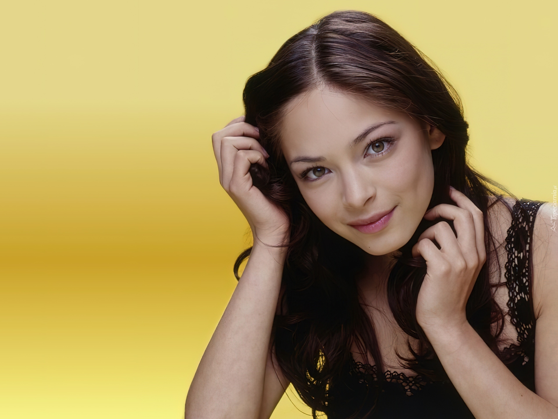 Kristin Kreuk, Buzia