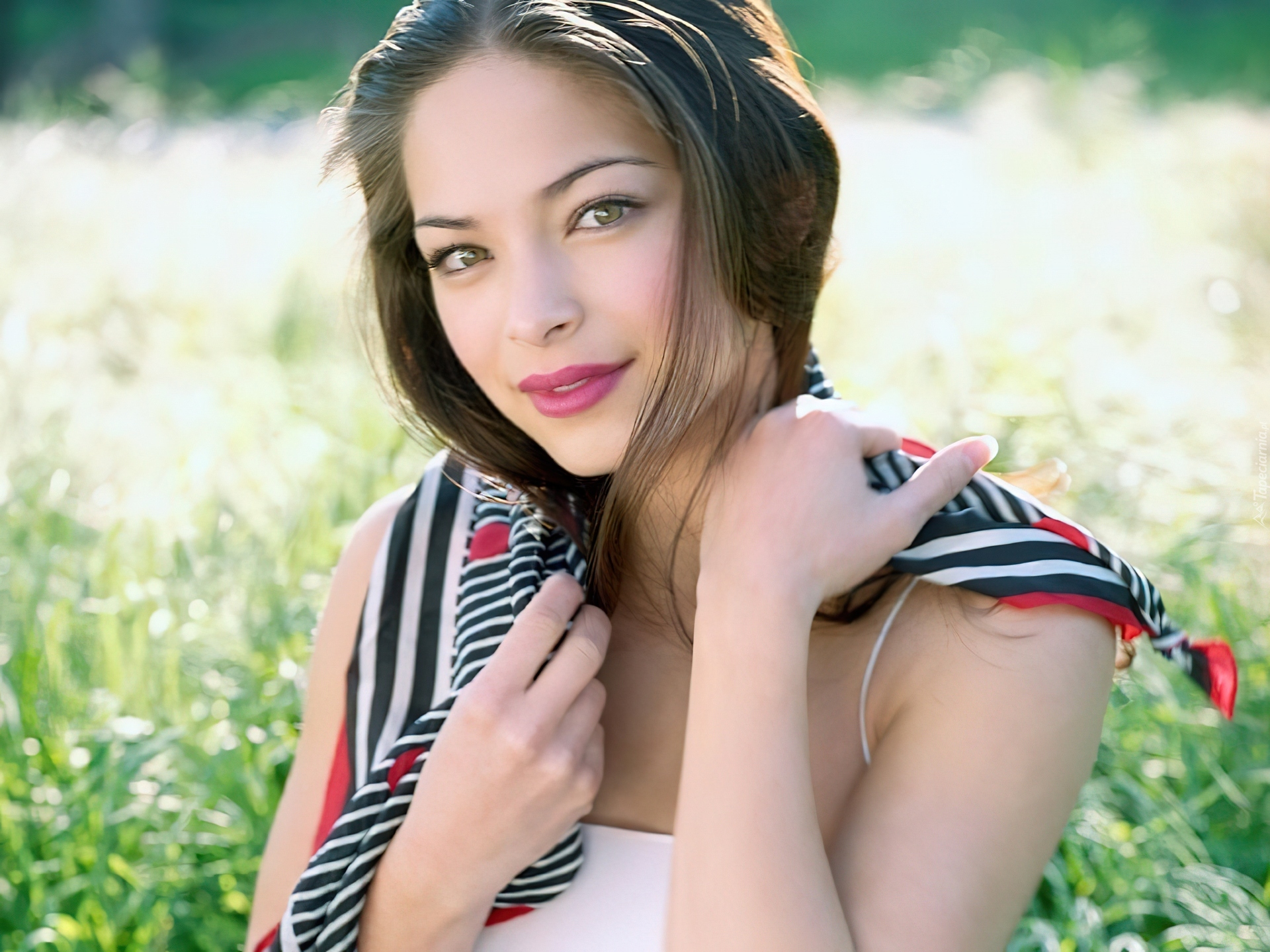 Kristin Kreuk, Różowe, Usta