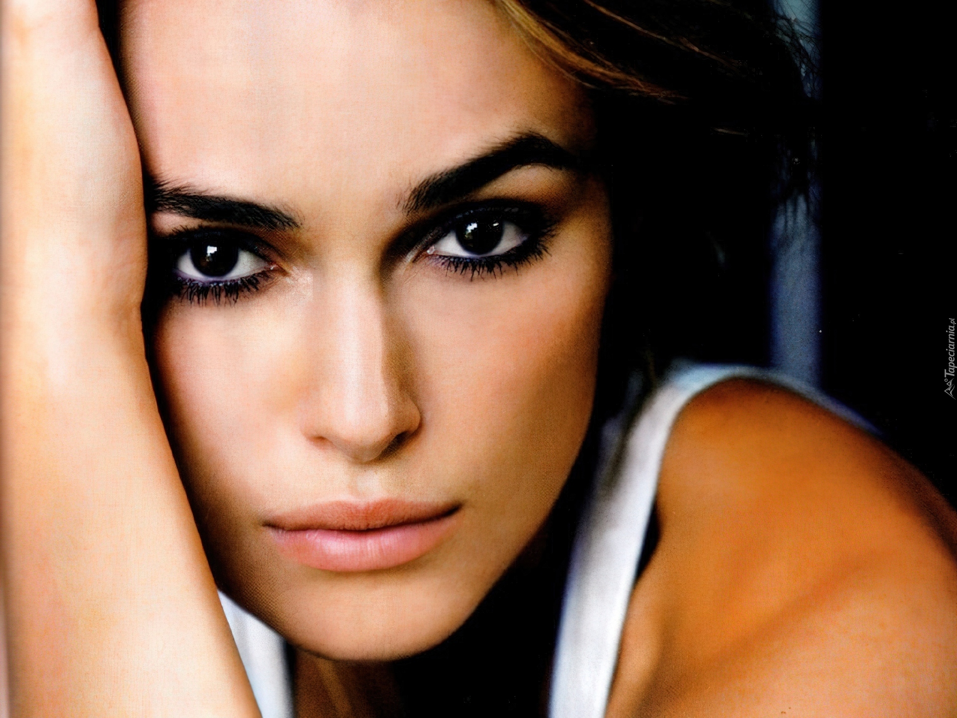 Keira Knightley, Czarne, Oczy