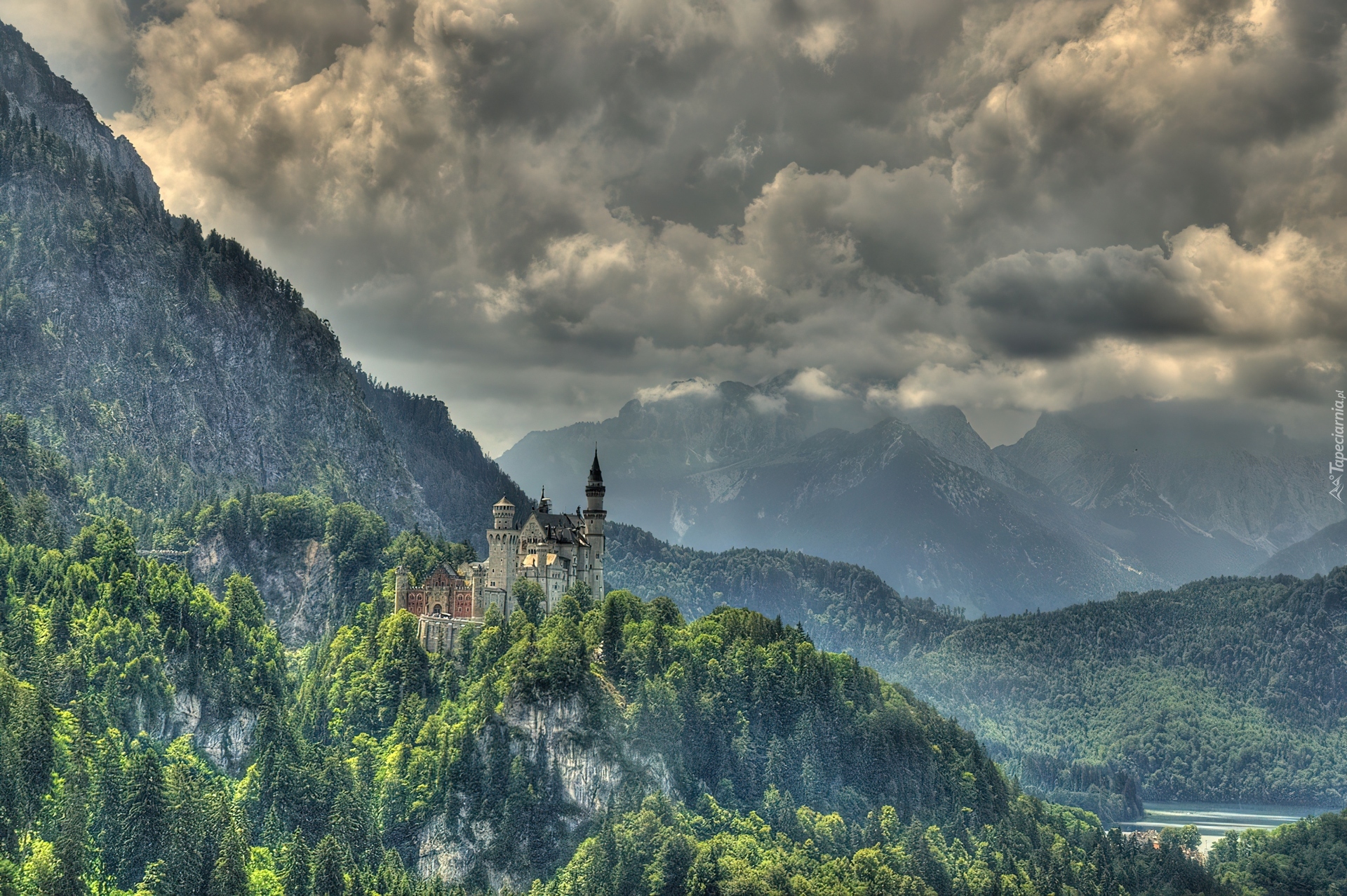 Zamek, Neuschwanstein, Zalesione, Góry, Chmury, Niemcy