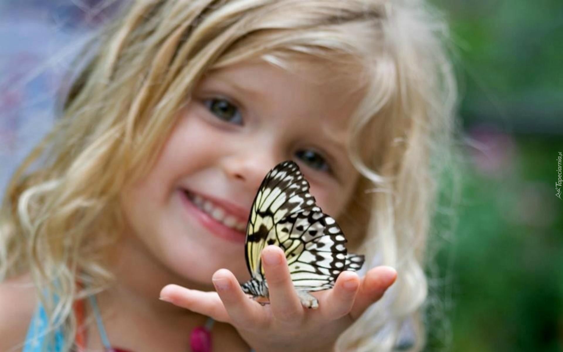 Dziewczynka, Dłoń, Motyl