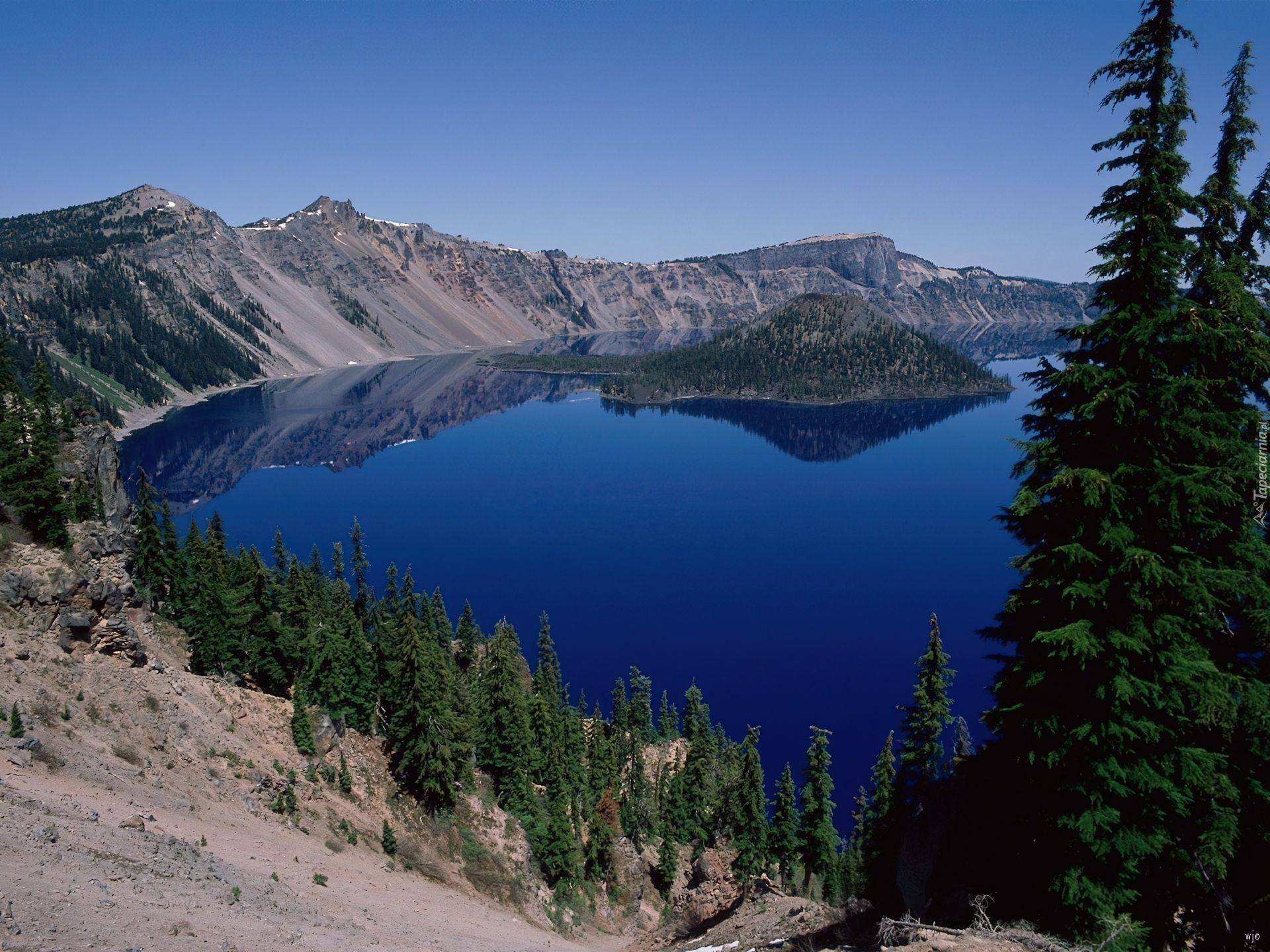 Увидев хорошо знакомое озеро. Кратерное озеро в Орегоне. Озеро Крейтер, штат Орегон. Горное озеро Байкал. Озеро Лазурное ХМАО.