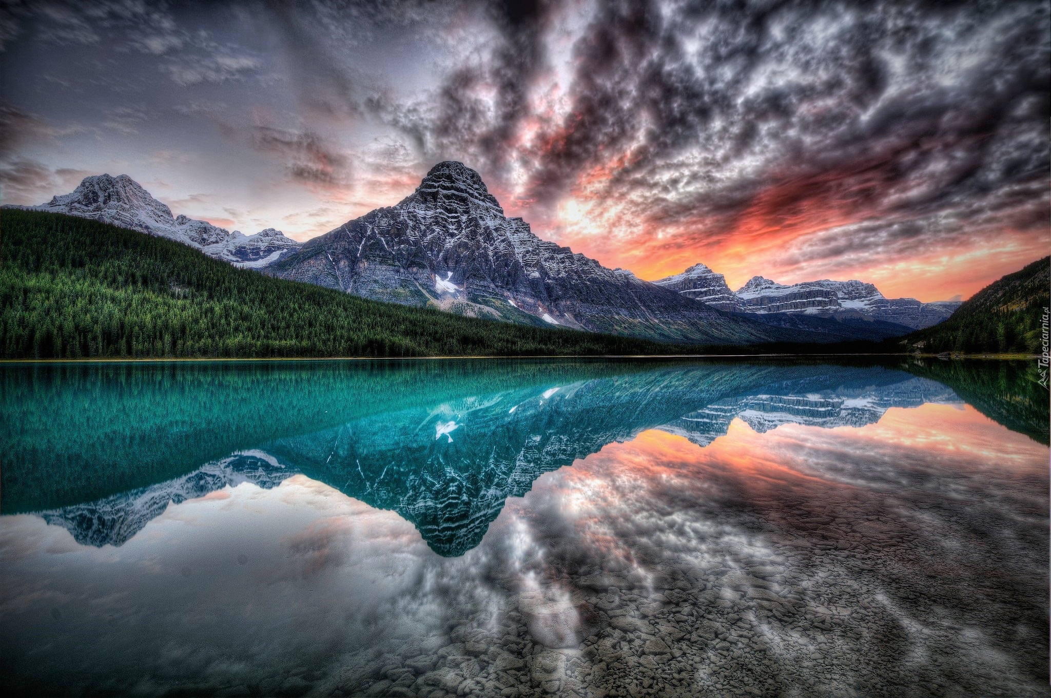 Изображение. Завораживающая природа. Вдохновляющие пейзажи. Горы озеро закат. Очень красивая природа горы.