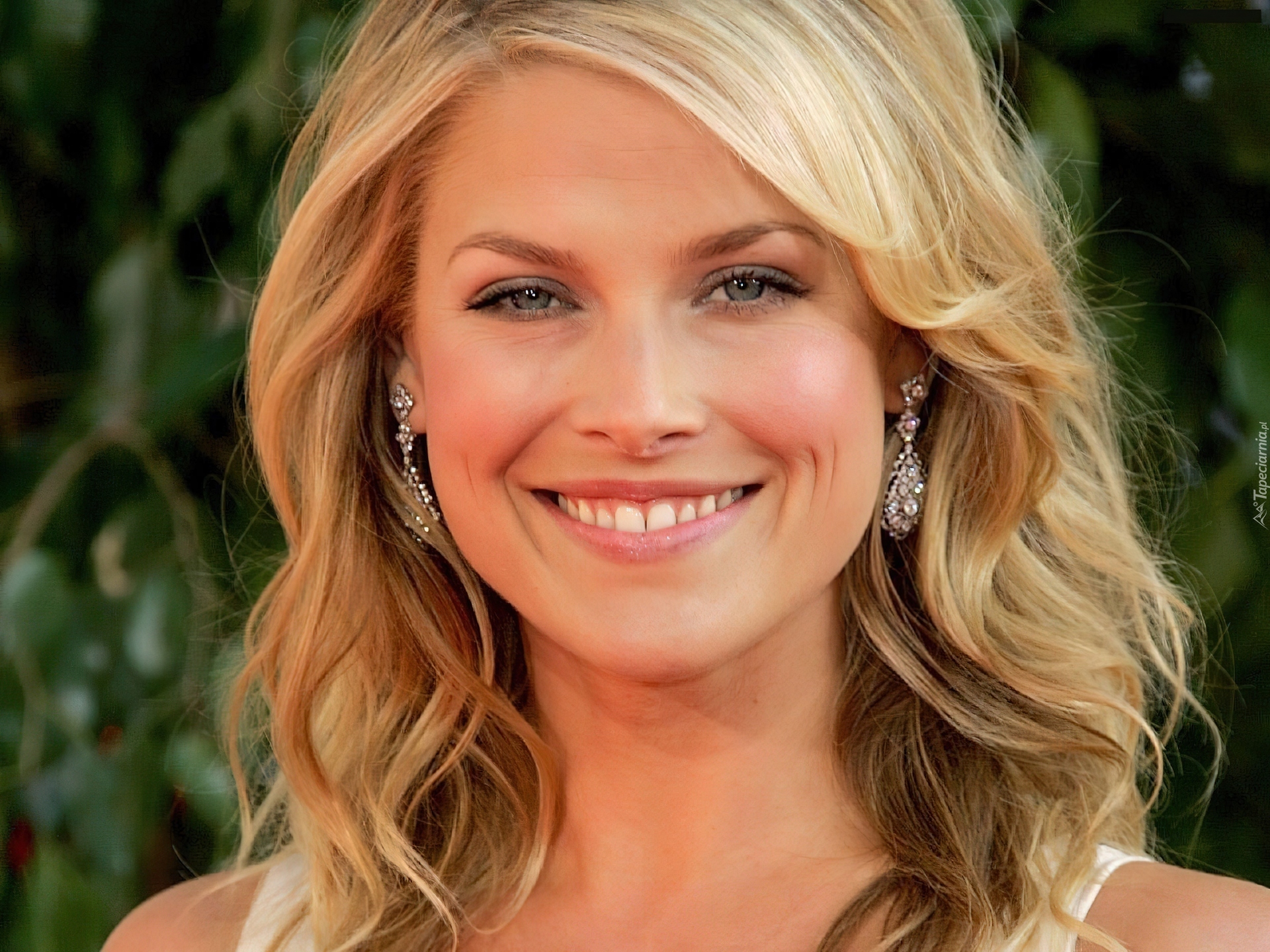 Ali Larter, Blondynka, Uśmiech, Kolczyki