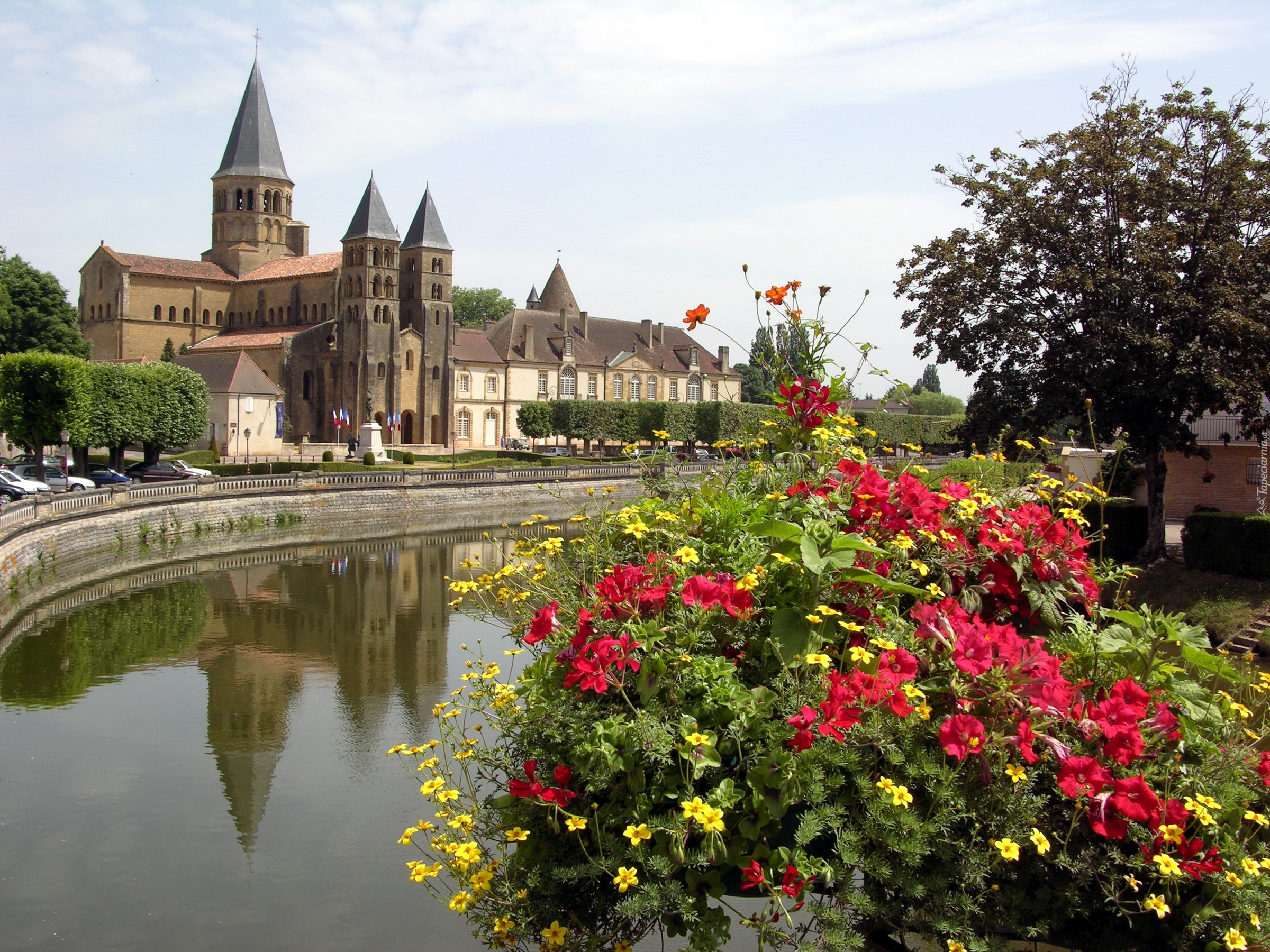 Francja, Burgundia, Departament Saona i Loara, Bazylika Basilica of Paray-le-Monial, Kościół