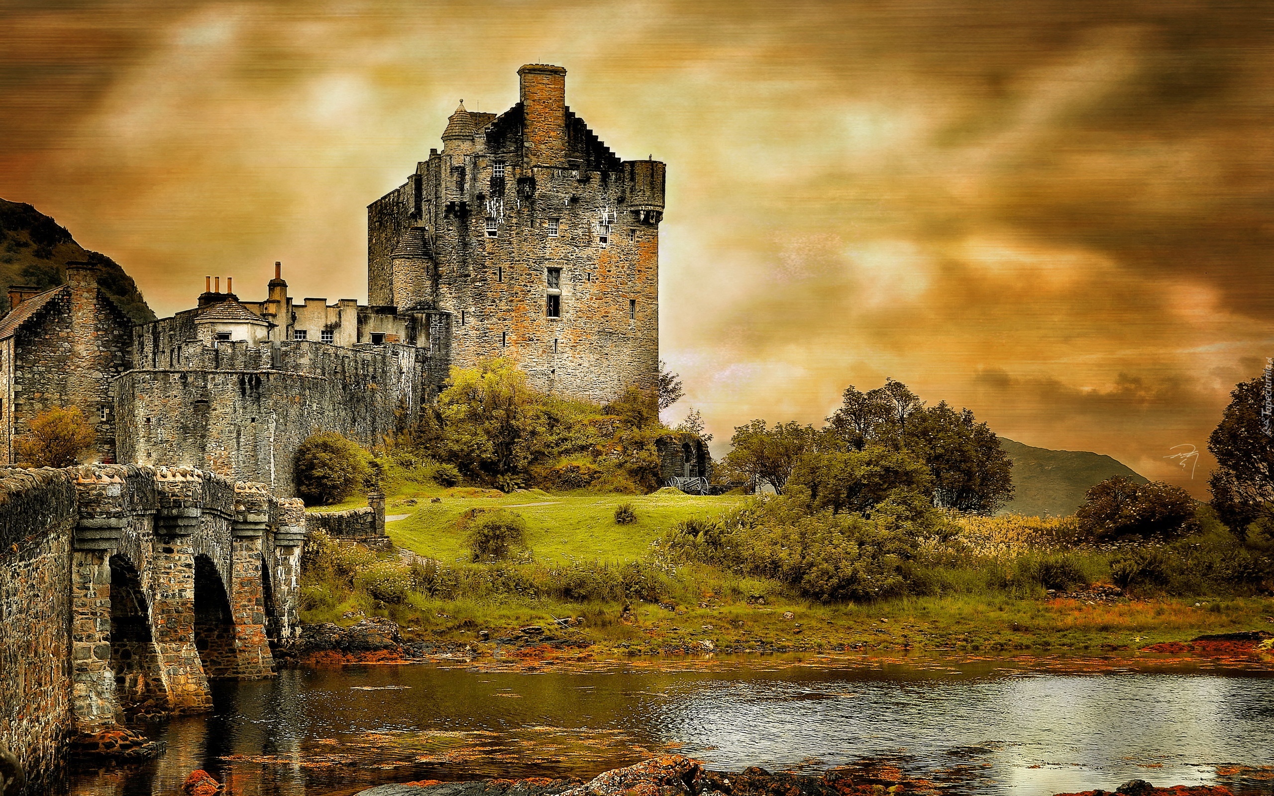 Szkocja, Zamek Eilean Donan Castle, Most kamienny, Chmury, Jezioro Loch Duich, Zachód słońca