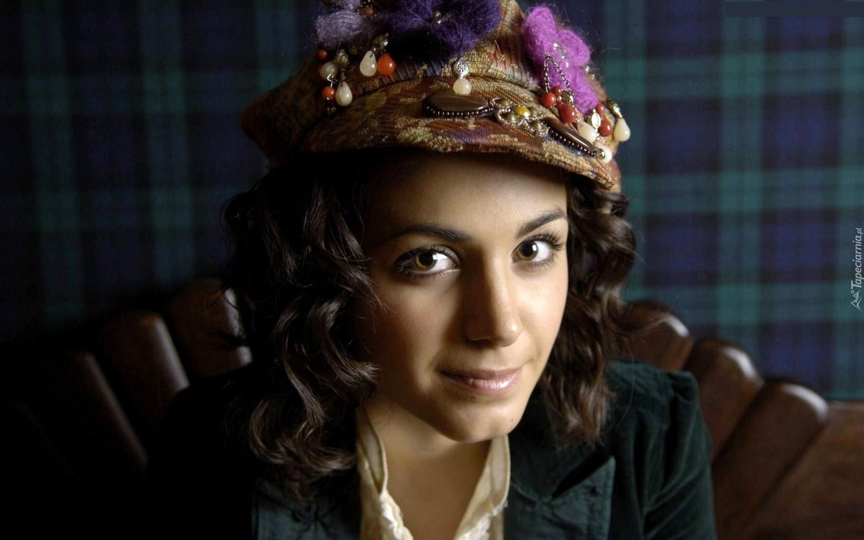 Katie Melua, Brunetka, Czapka