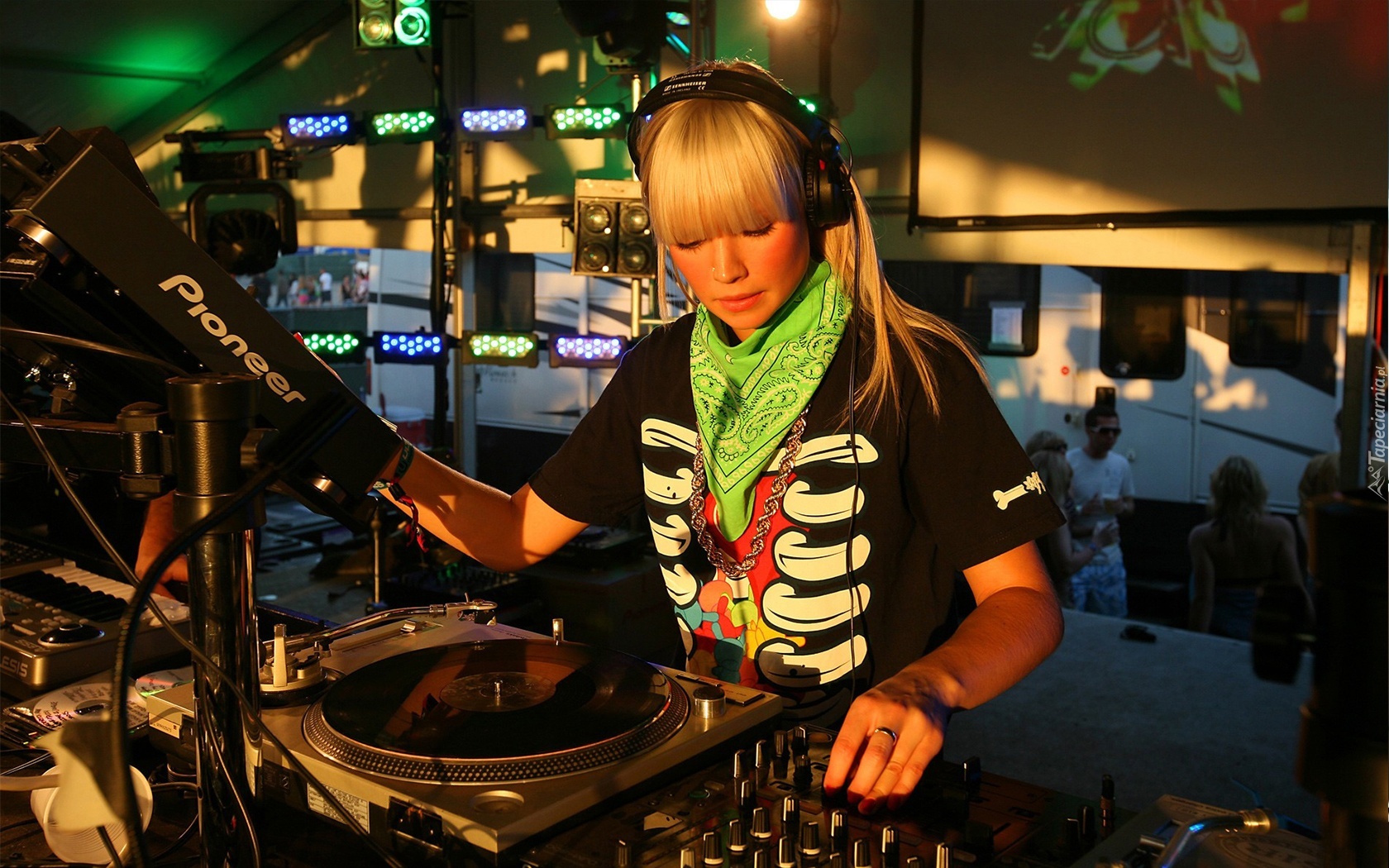 Kobieta, Disc Jockey, Muzyka