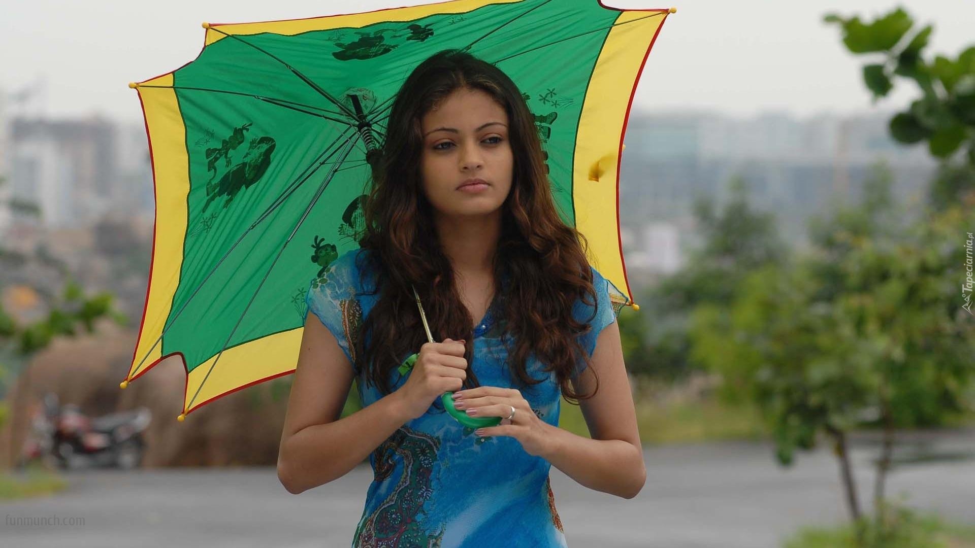 Sneha Ullal, Niebieska, Sukienka, Parasol