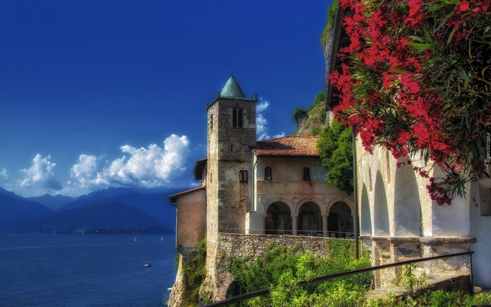 Santa Caterina del Sasso, Klasztor, Jezioro