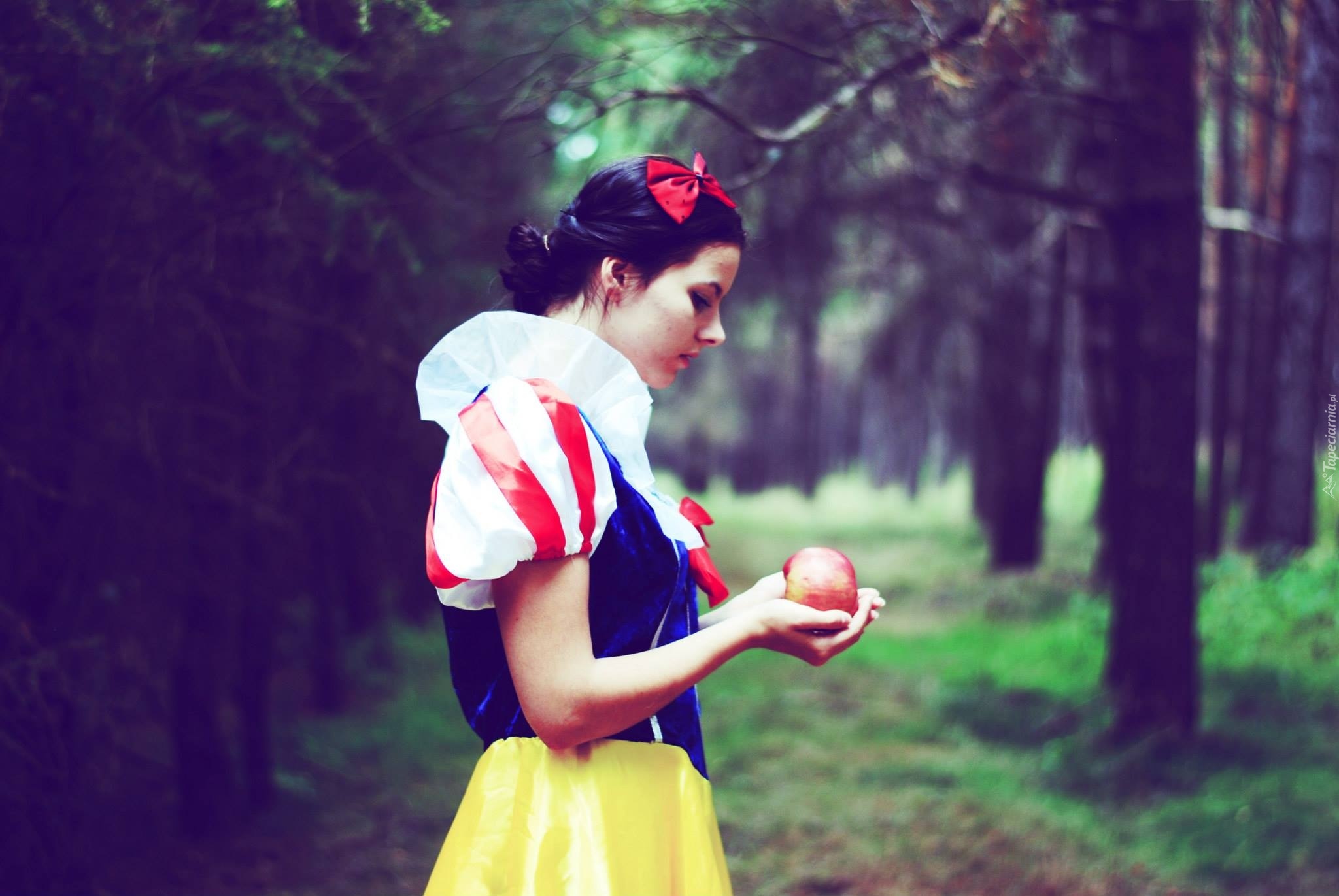 Królewna Śnieżka i siedmiu krasnoludków, Snow White and the Seven Dwarfs, Jabłko, Dziewczyna, Cosplay