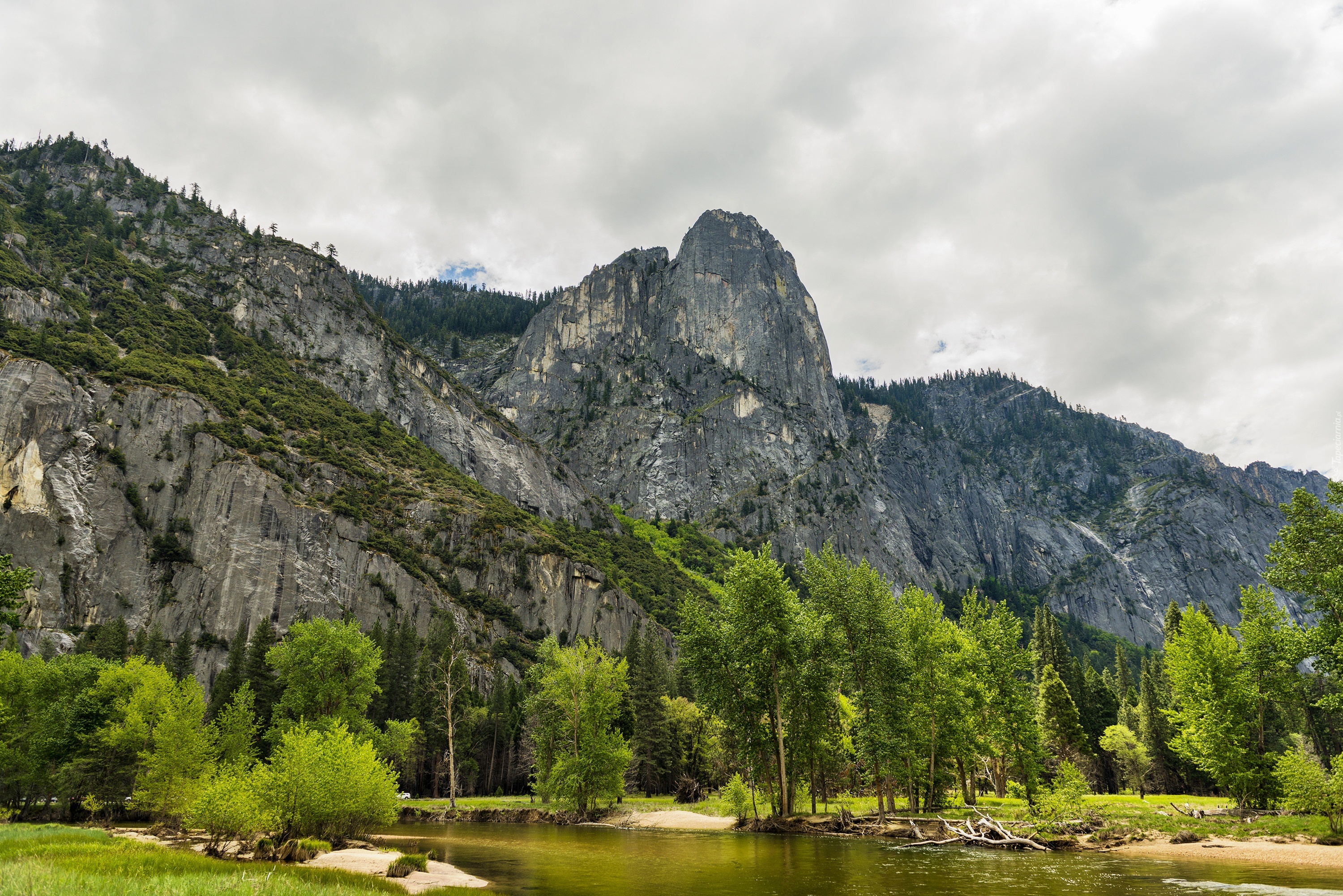 Stany Zjednoczone, Stan Kalifornia, Park Narodowy Yosemite, Góry, Rzeka