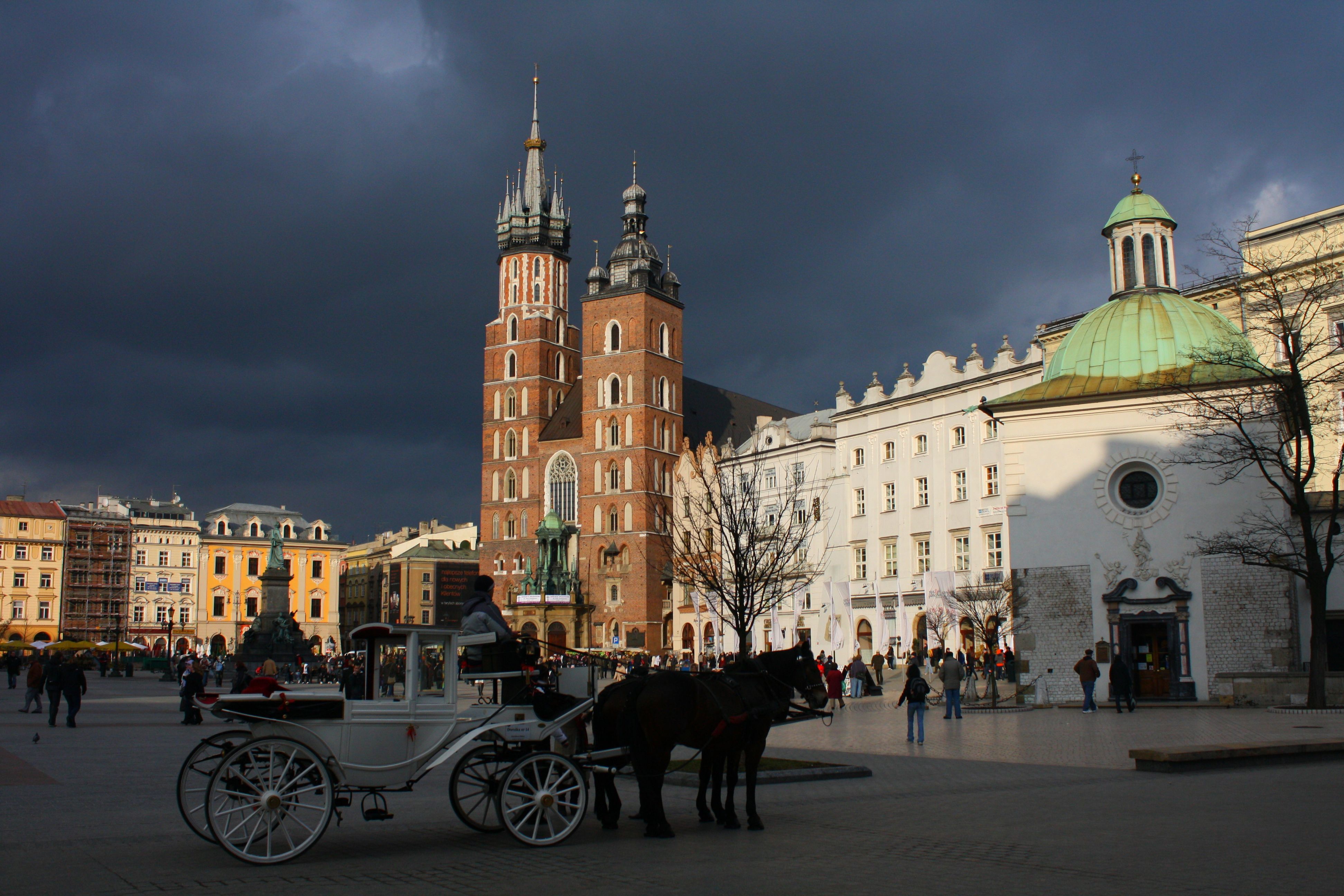 Kraków, Rynek, Kościół Mariacki, Dorożka, Polska