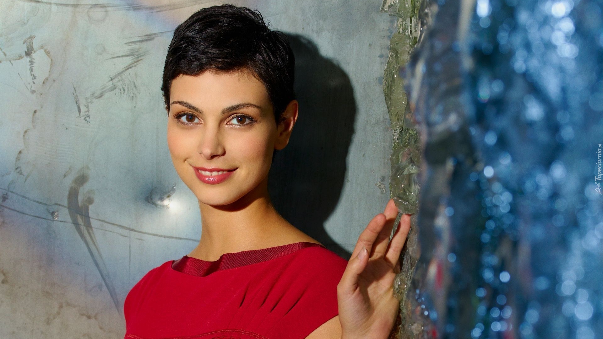 Morena Baccarin, Brunetka, Uśmiech