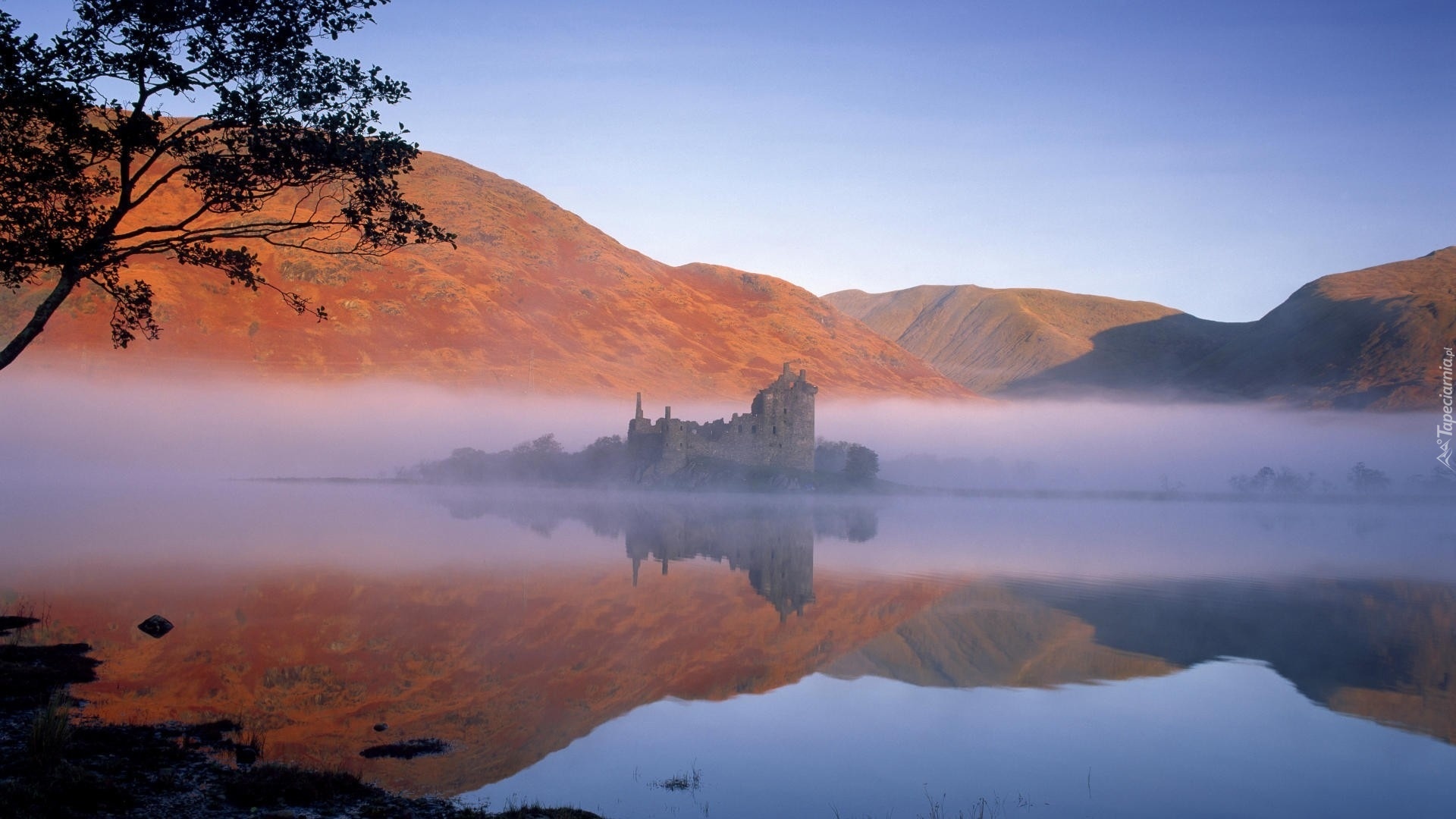 Zamek Kilchurn Castle, Ruiny, Miejscowość Dalmally, Szkocja, Jezioro Loch Awe