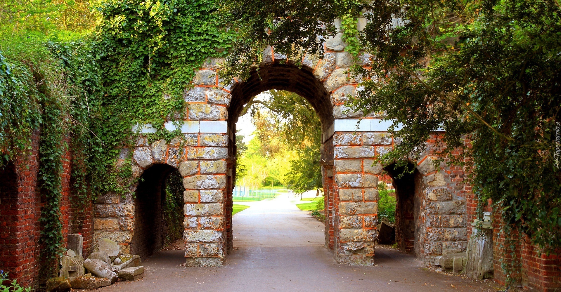 Park, Mur, Brama