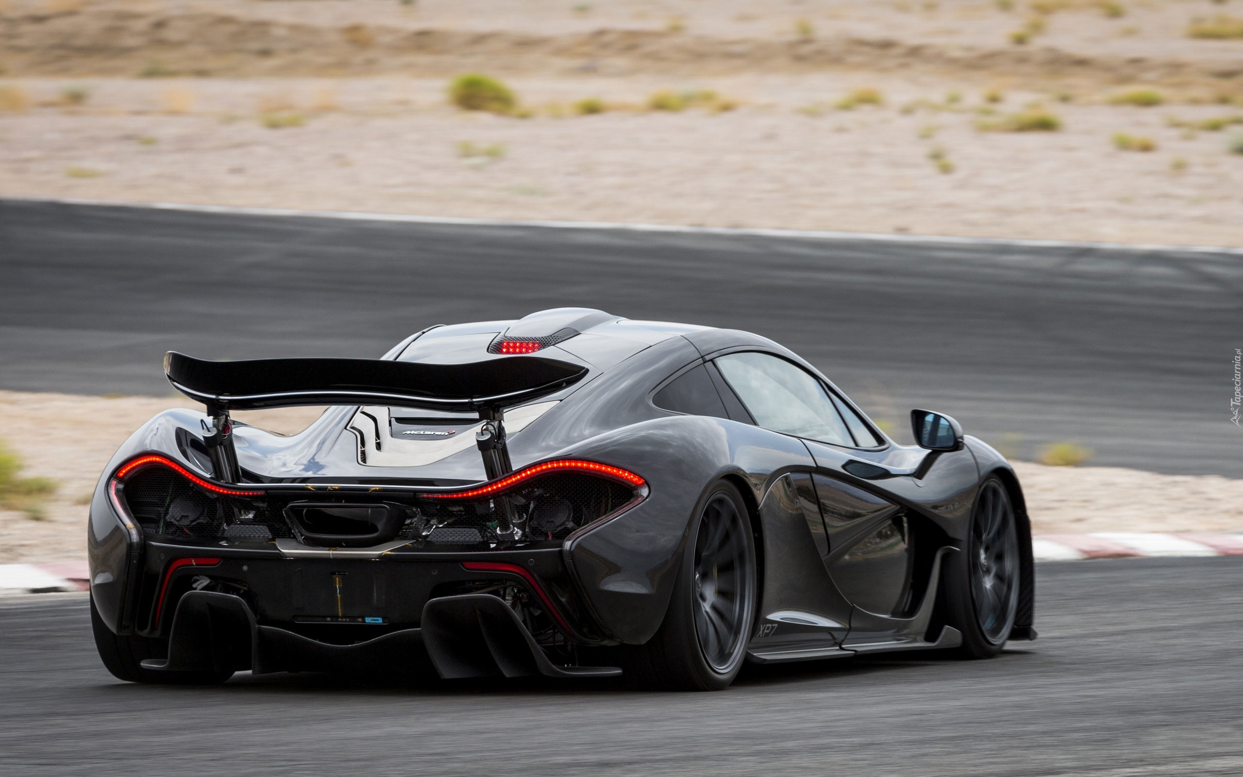 Czarny, McLaren P1