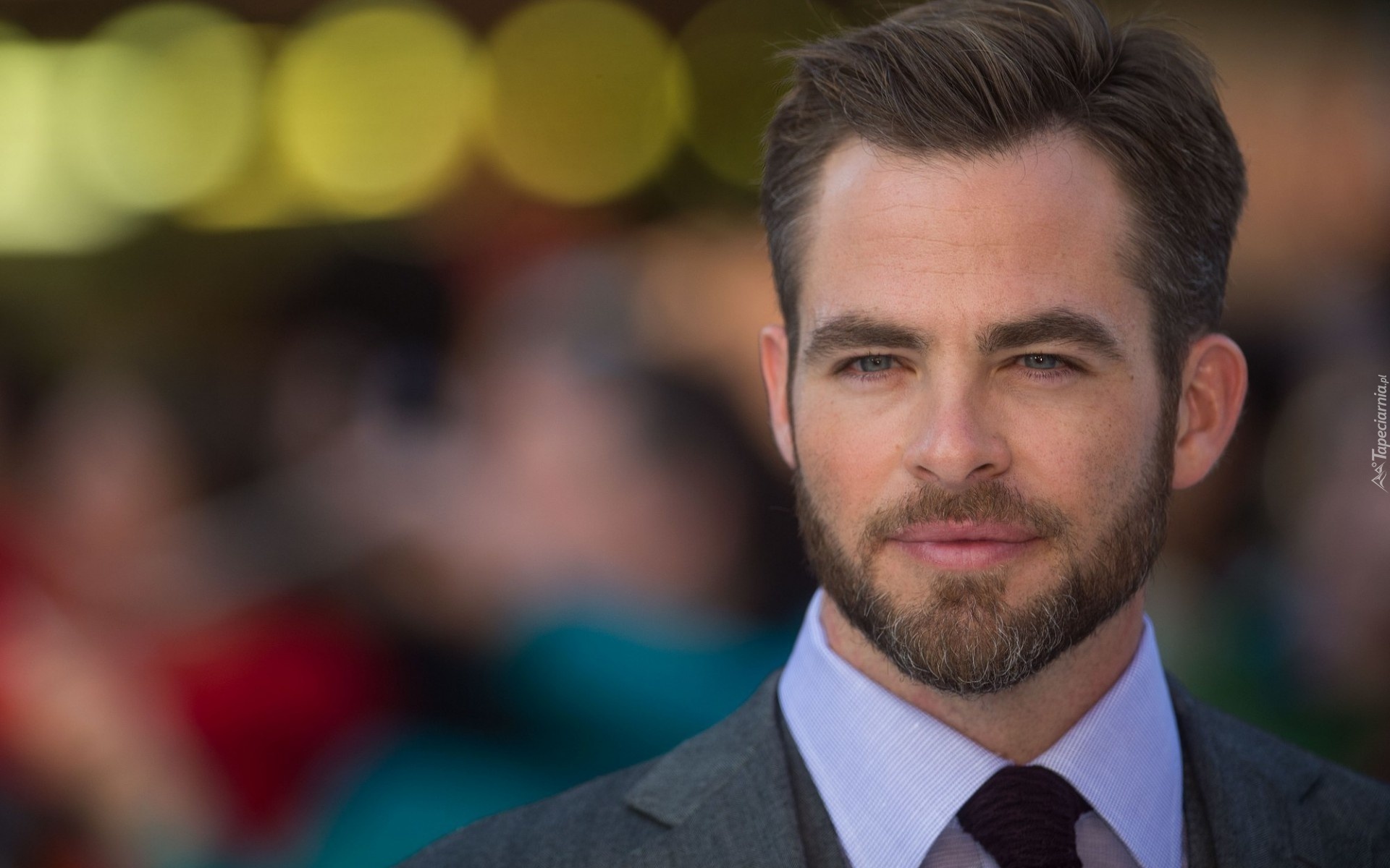 Chris Pine, Zarost, Krawat