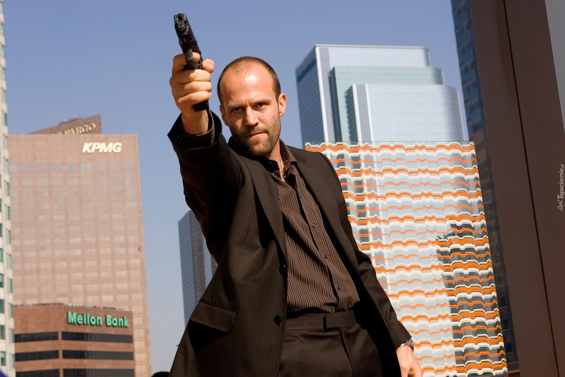 Jason Statham, Wieżowce, Pistolet