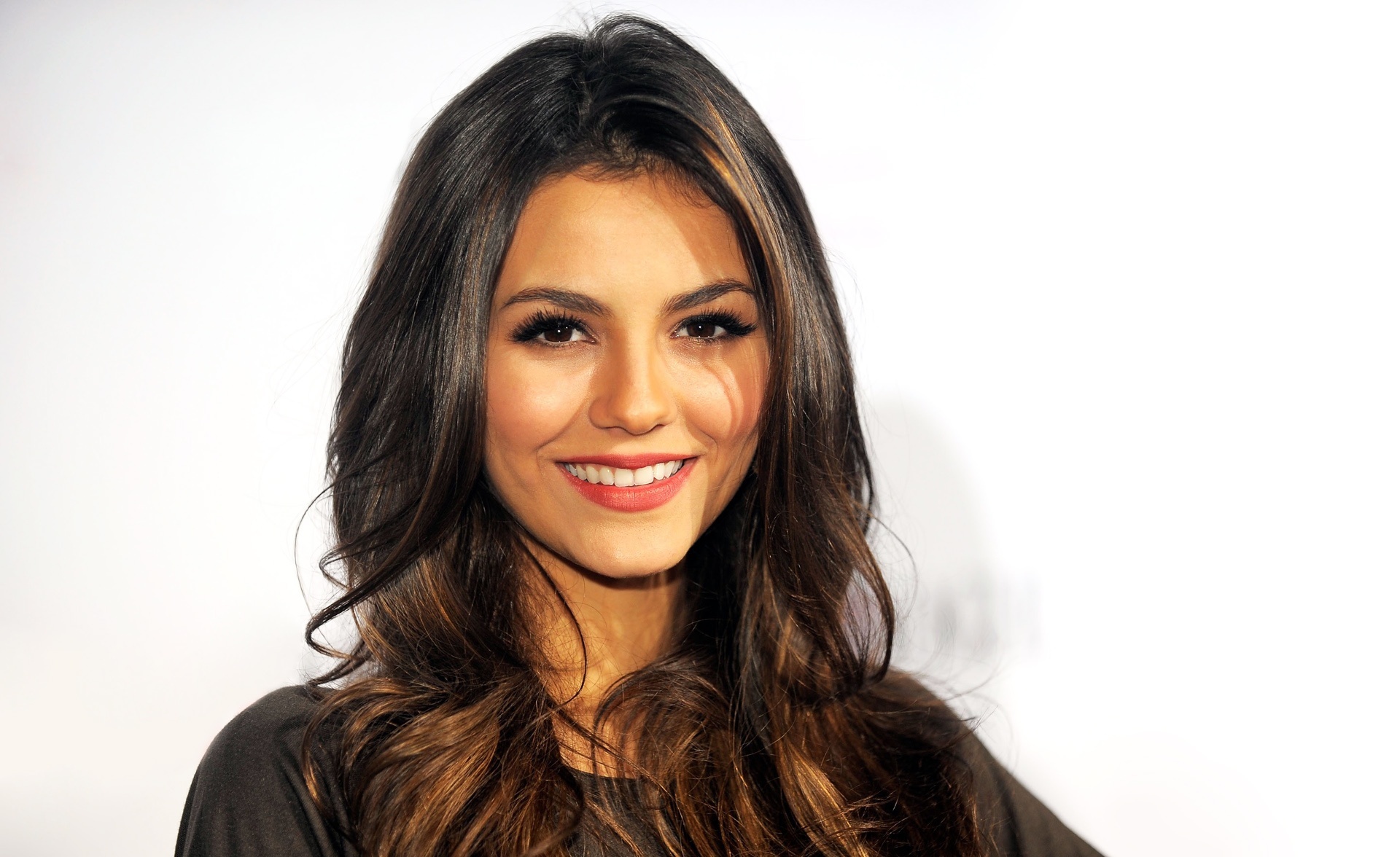 Uśmiechnięta, Victoria Justice