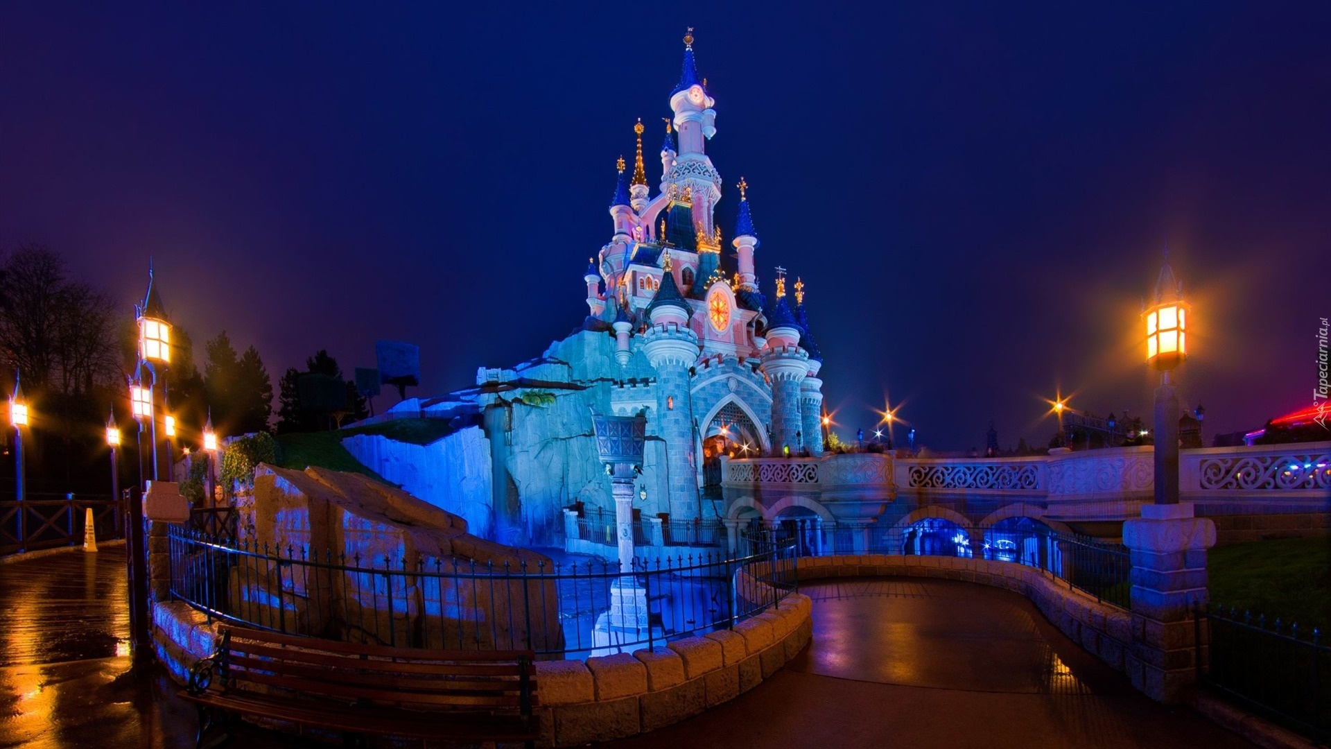 Sleeping Beauty Castle, Disneyland, Paryż, Francja, Zamek Śpiącej Królewny, Noc