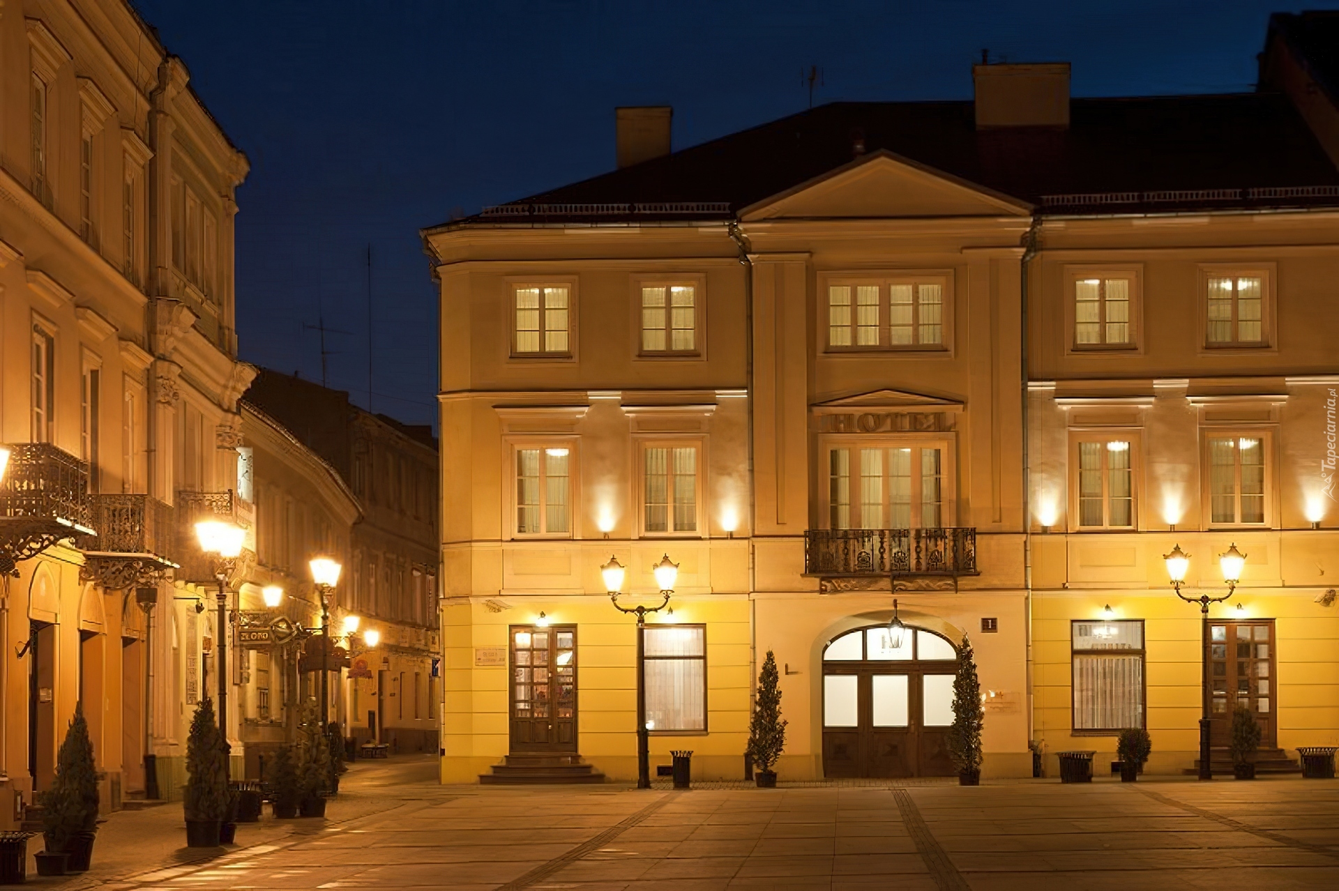 Piotrków Trybunalski, Rynek Trybunalski, Hotel Staromiejski, Noc