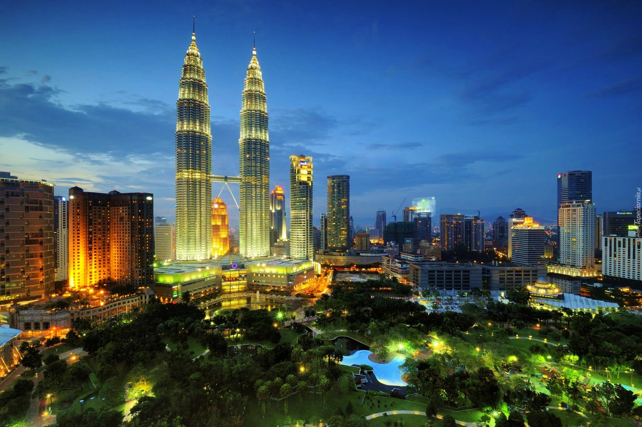 Malezja, Kuala Lumpur, Petronas Towers, Oświetlenie, Wieczór, Park