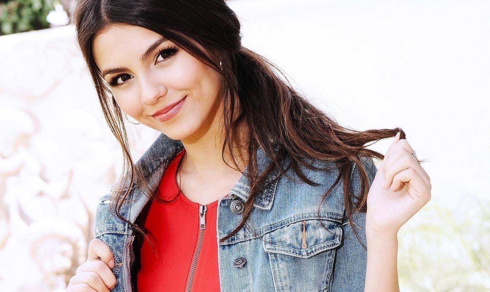 Victoria Justice, Spojrzenie, Kurtka