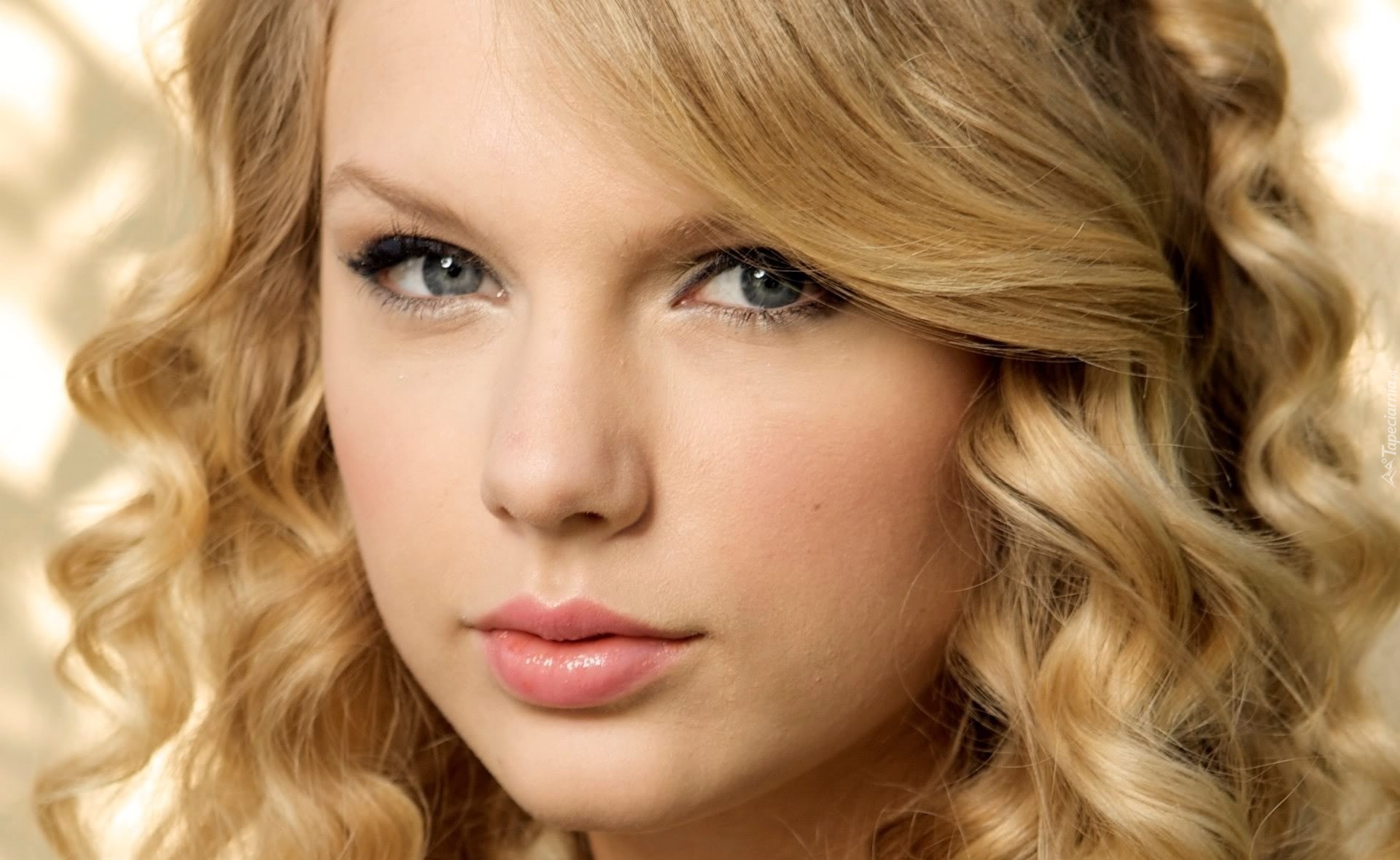 Taylor Swift, Blondynka, Twarz