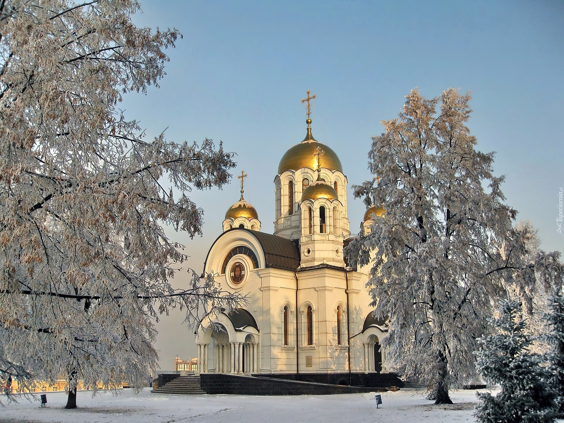 Храм дорога жизни. Церковь Рождества Пресвятой Богородицы зимой (г. Вязьма). Храм Рождества Пресвятой Богородицы Киров зима. Белогорский монастырь Пермский край.