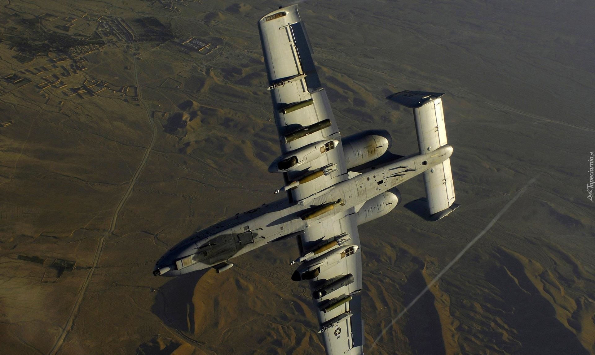 Fairchild Aircraft A-10, Rakiety, Bomby