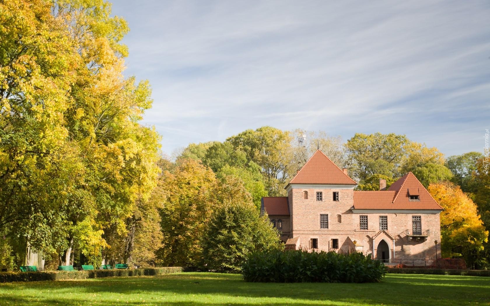 Zamek w Oporowie, Wieś Oporów, Polska, Muzeum, Park