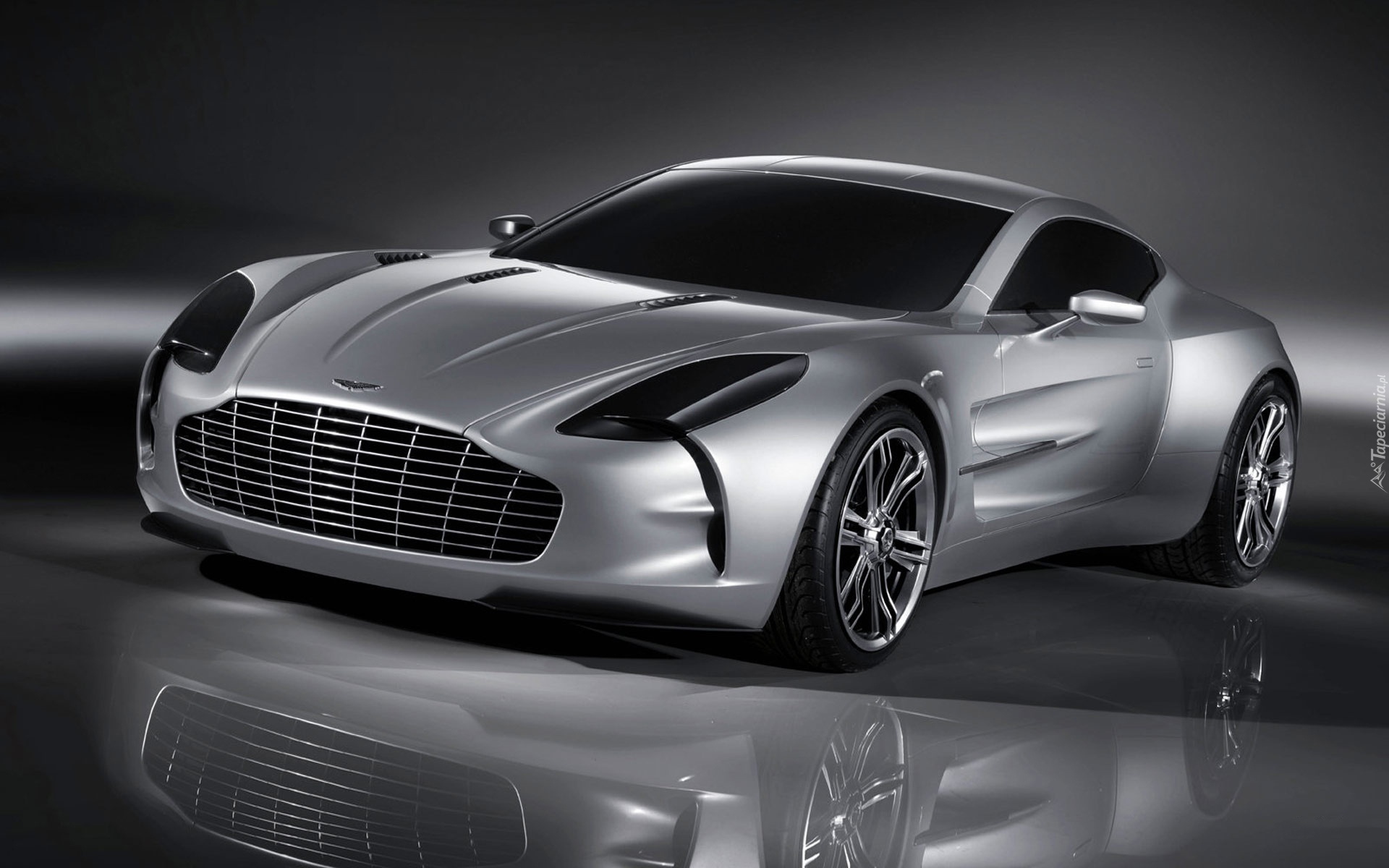 Srebrny, Aston Martin