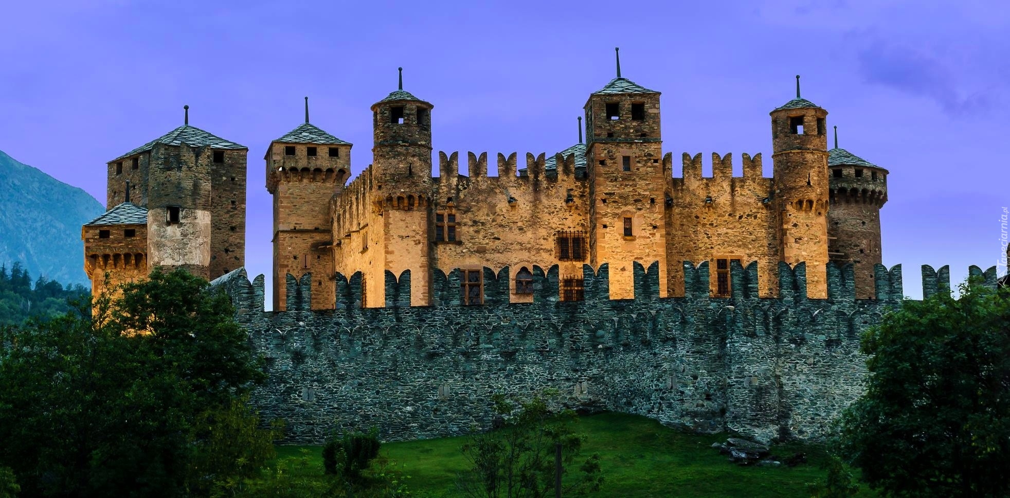 Zamek Fénis, Castello di Fénis, Dolina Aosty, Włochy