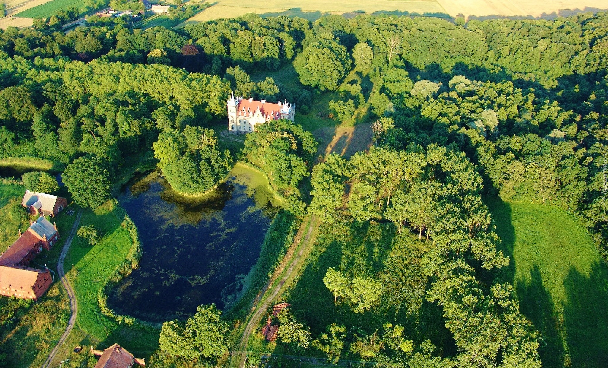 Pałac w Rozbitku, Wieś Rozbitek, Wielkopolskie, Polska, Park, Staw, Zabytek