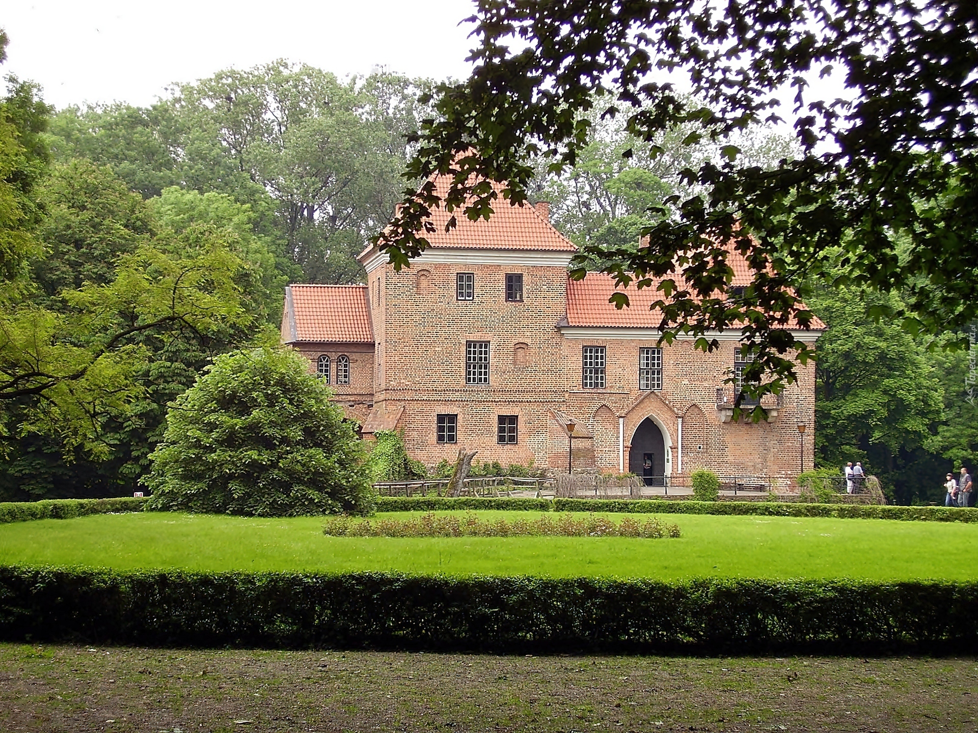 Zamek w Oporowie, Muzeum wnętrz dworskich, Oporów, Polska, Park