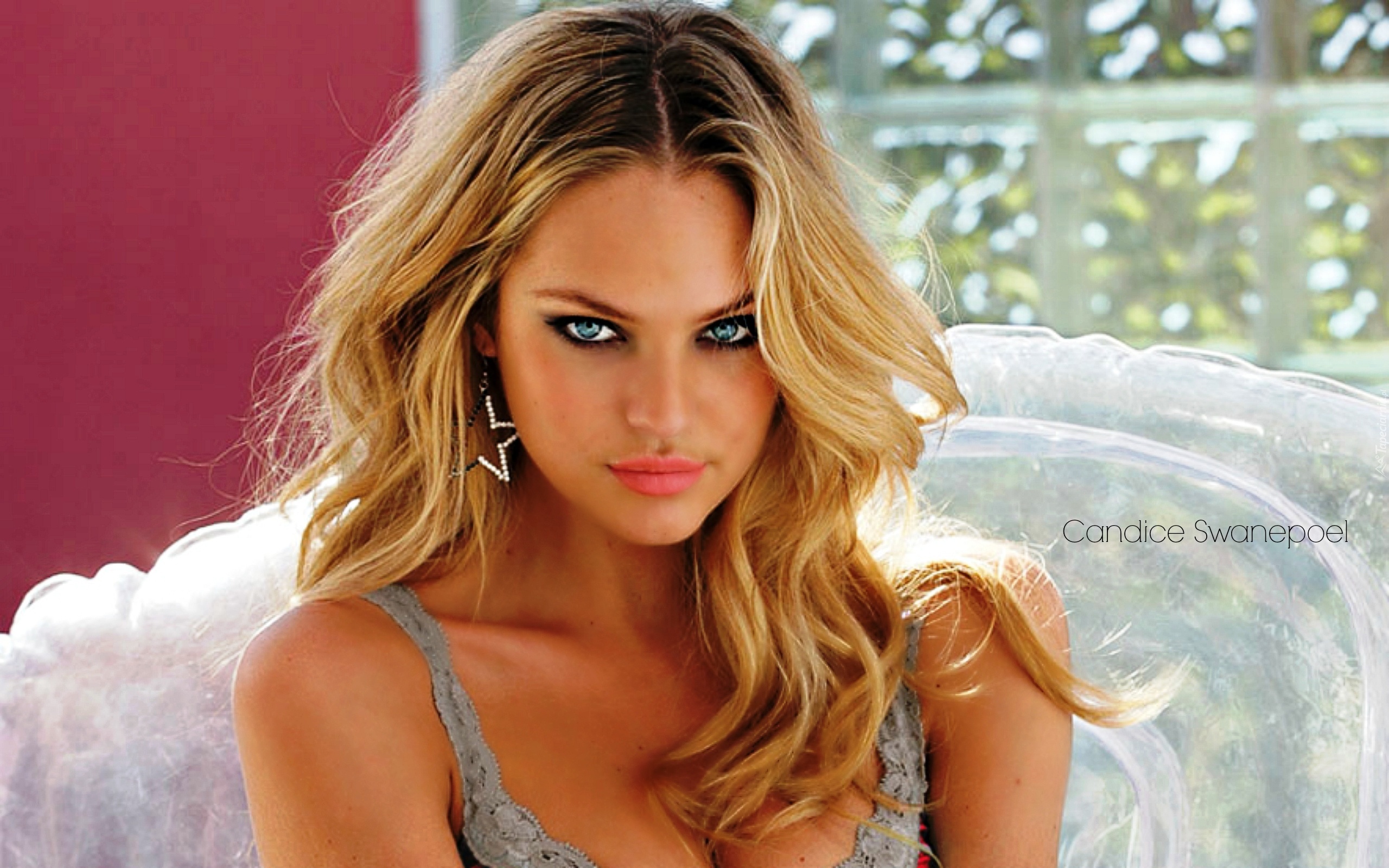 Candice Swanepoel, Blondynka, Napis