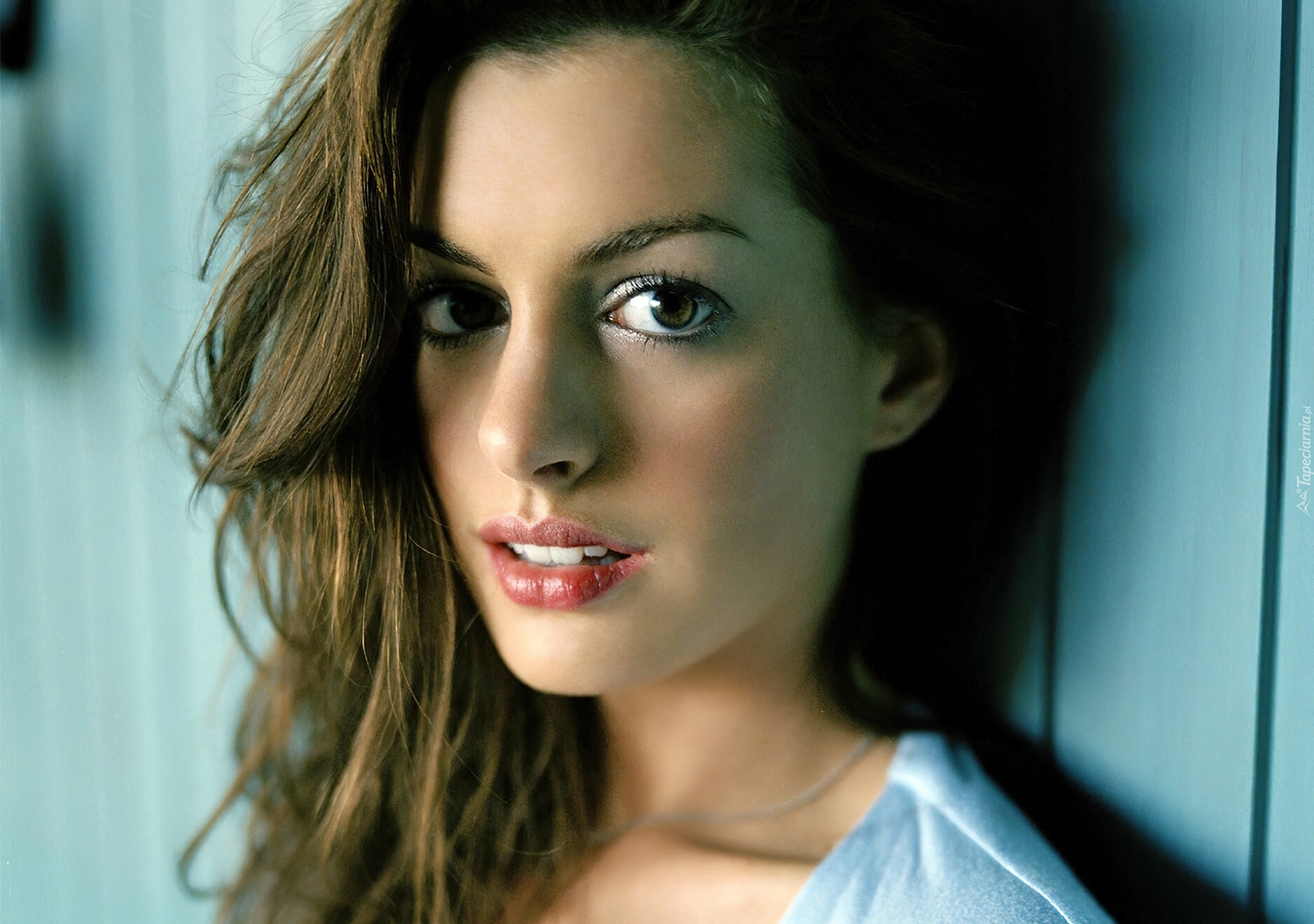 Anne Hathaway, Spojrzenie