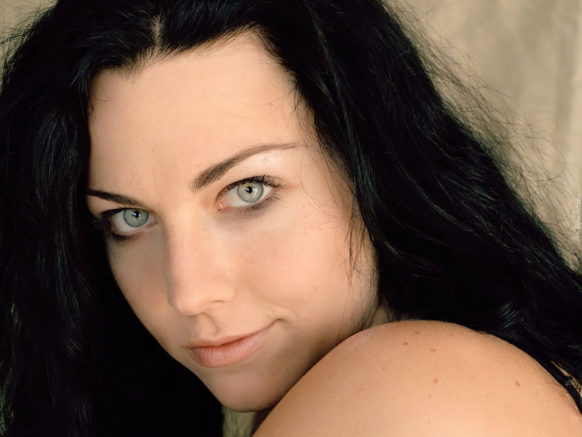 Amy Lee, czarne włosy