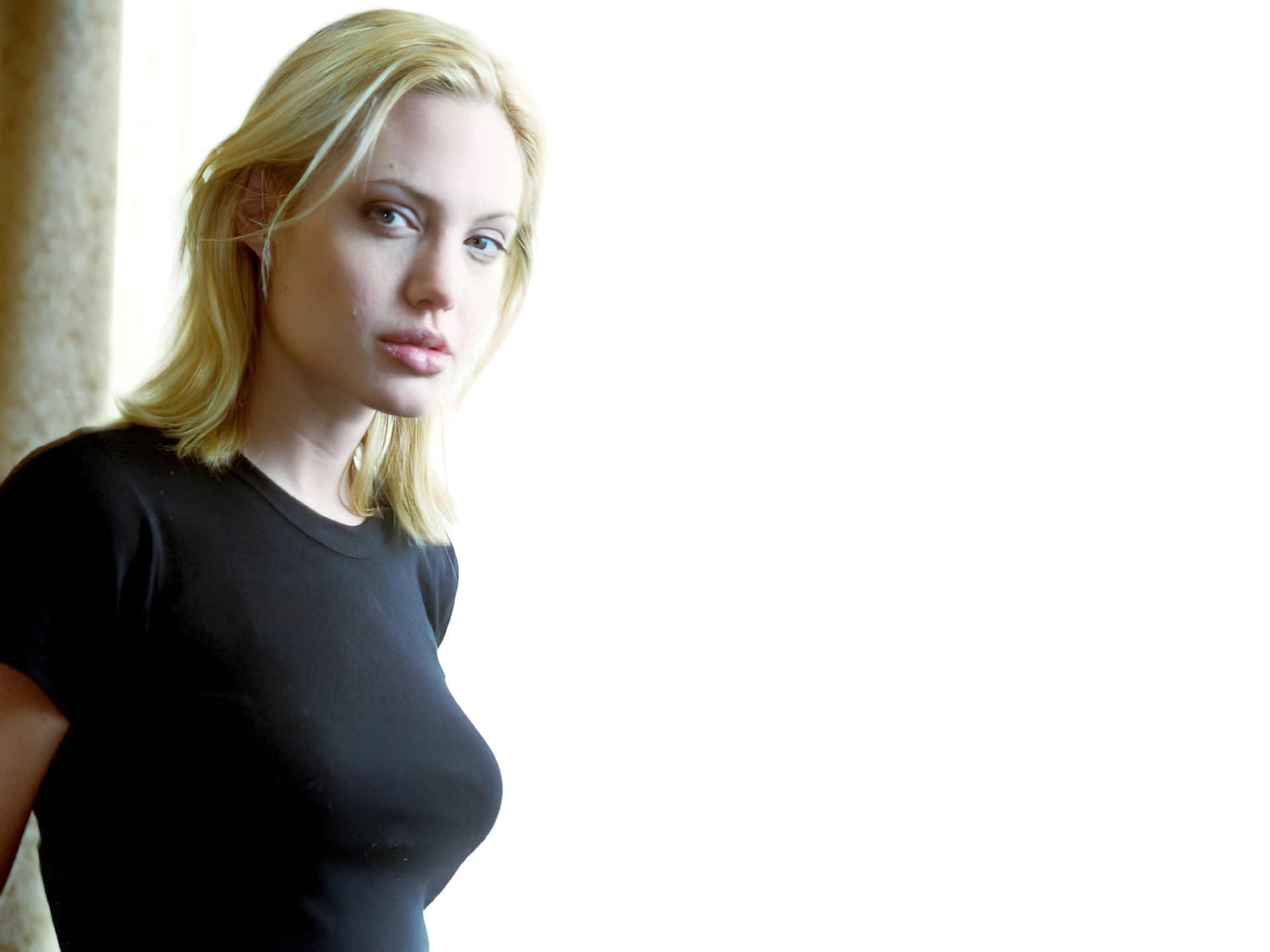 Angelina Jolie, blond włosy