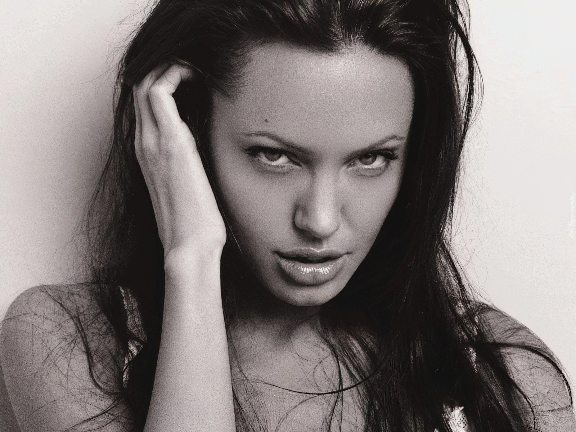 Angelina Jolie, długie włosy