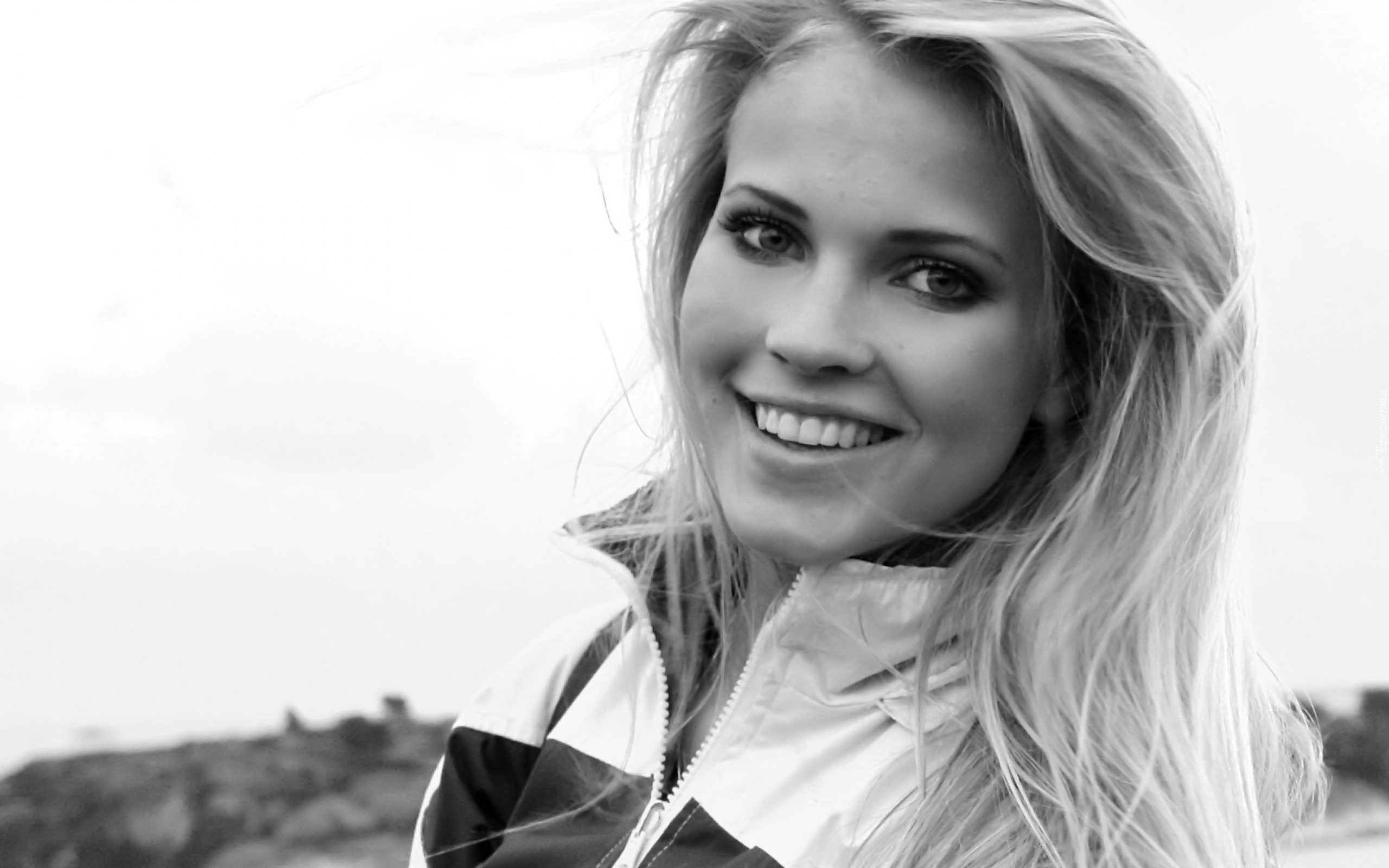 Emilie Voe Nereng, Kurtka, Uśmiech