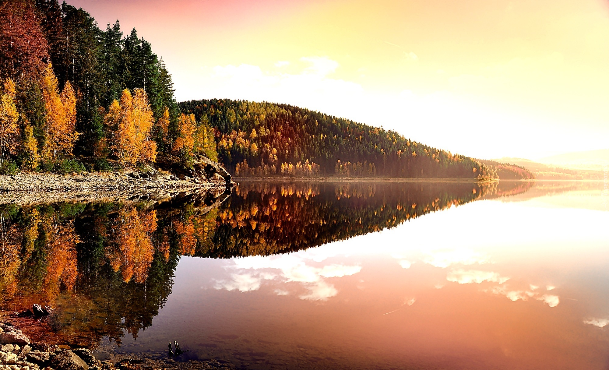 Озеро в осень на закате загрузить