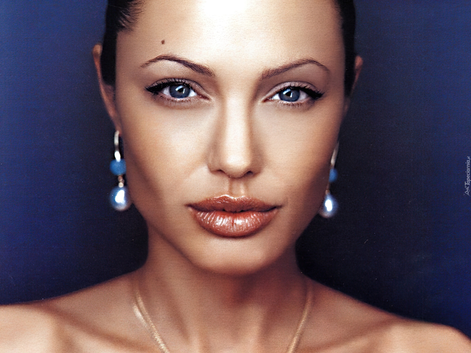 Angelina Jolie, niebieskie oczy