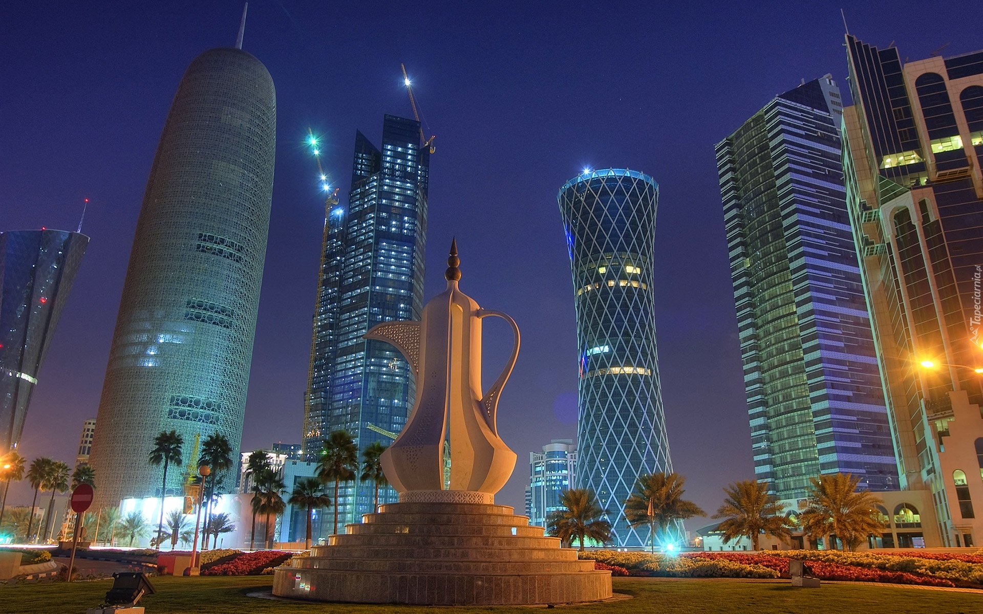 Katar, Doha, Drapacze Chmur, Pomnik, Palmy, Noc