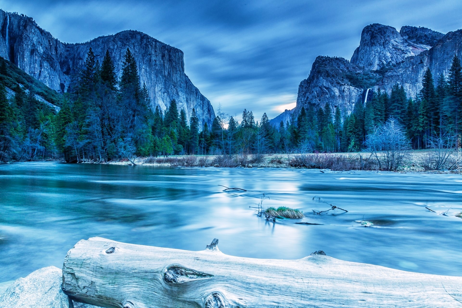 Stany Zjednoczone, Stan Kalifornia, Park Narodowy Yosemite, Góry, Las, Rzeka