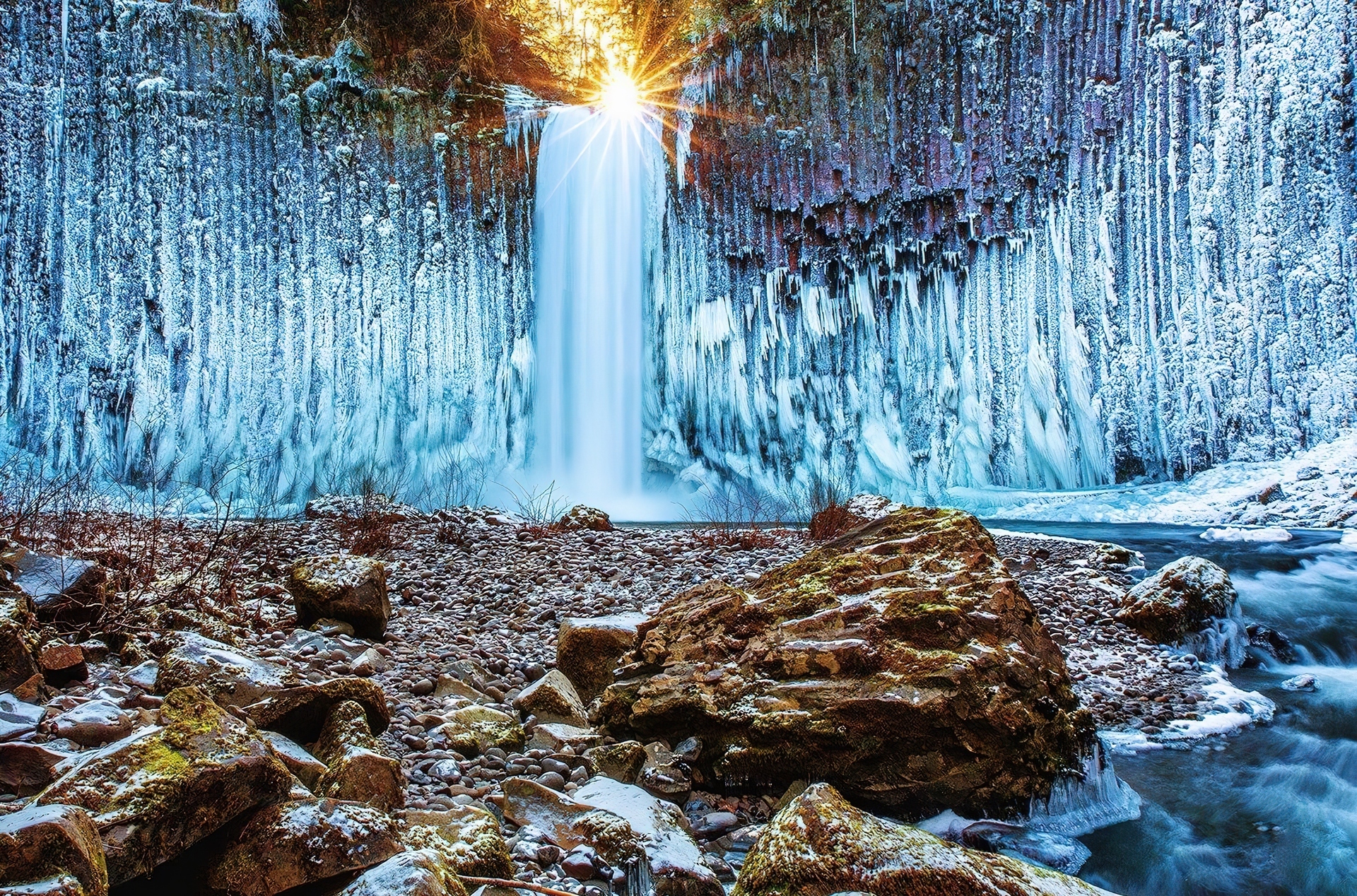 Движение потока воды. Водопад Мосбрей, США. Замерзший водопад Фенг. Орегон США водопад Abiqua. Водопад Джинба.