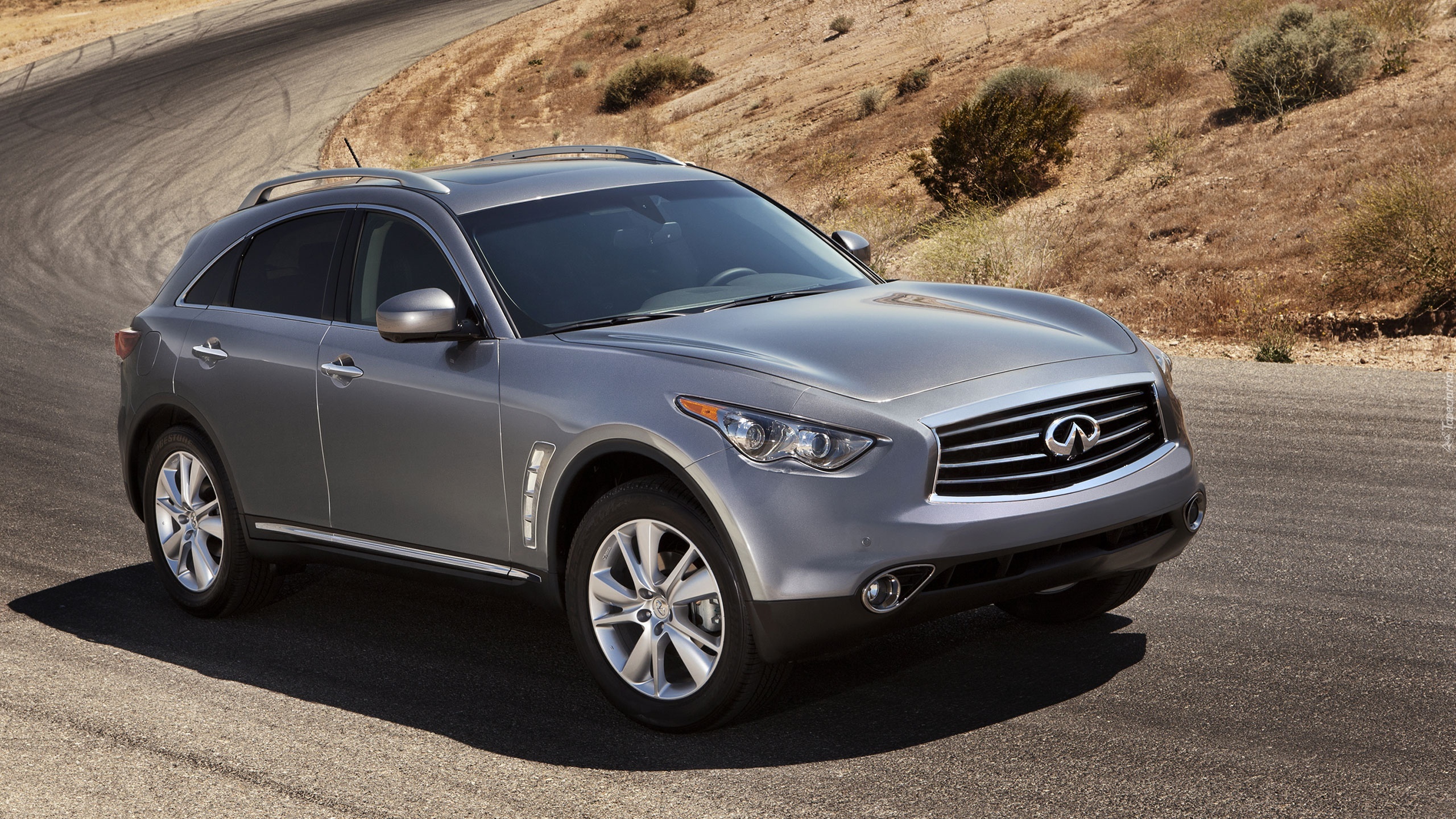 Infiniti, FX-35, Droga