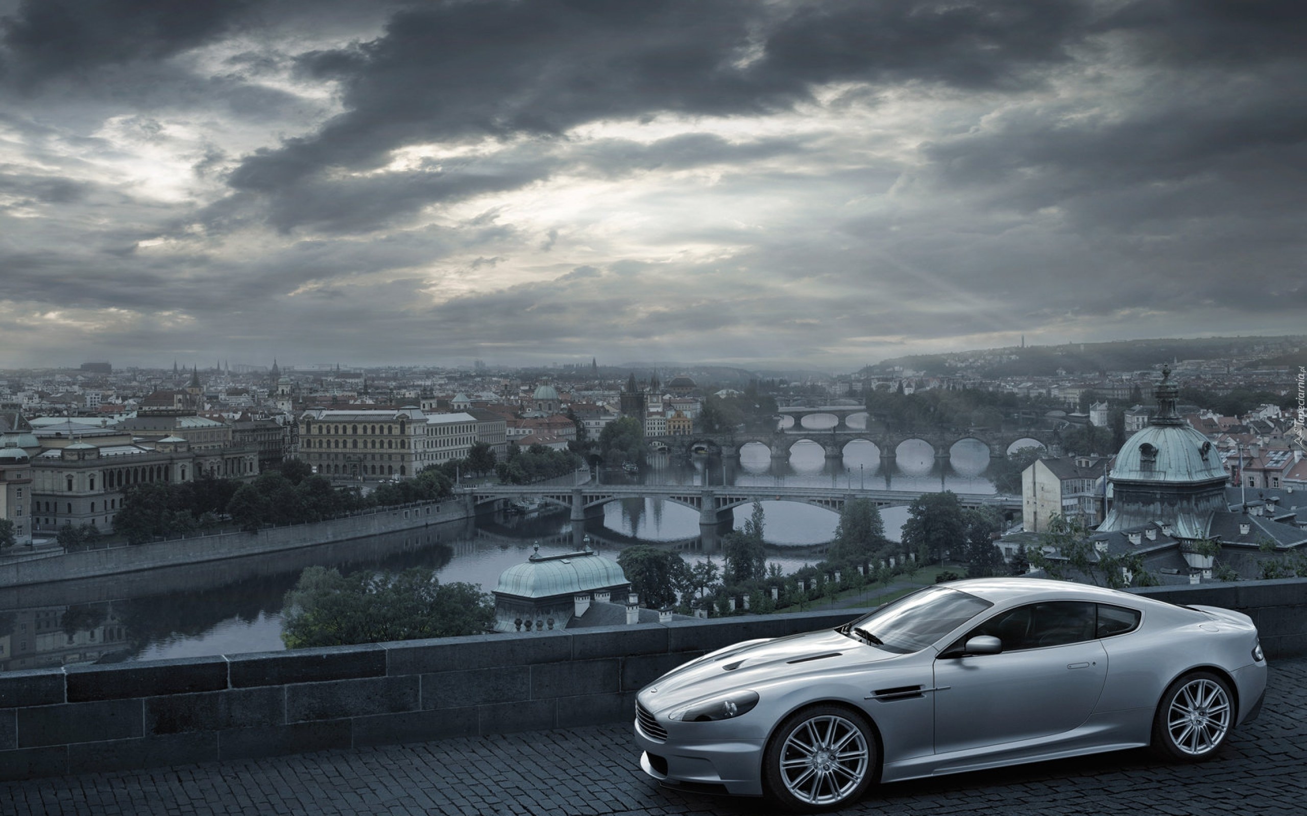 Aston Martin, DBS, Miasto