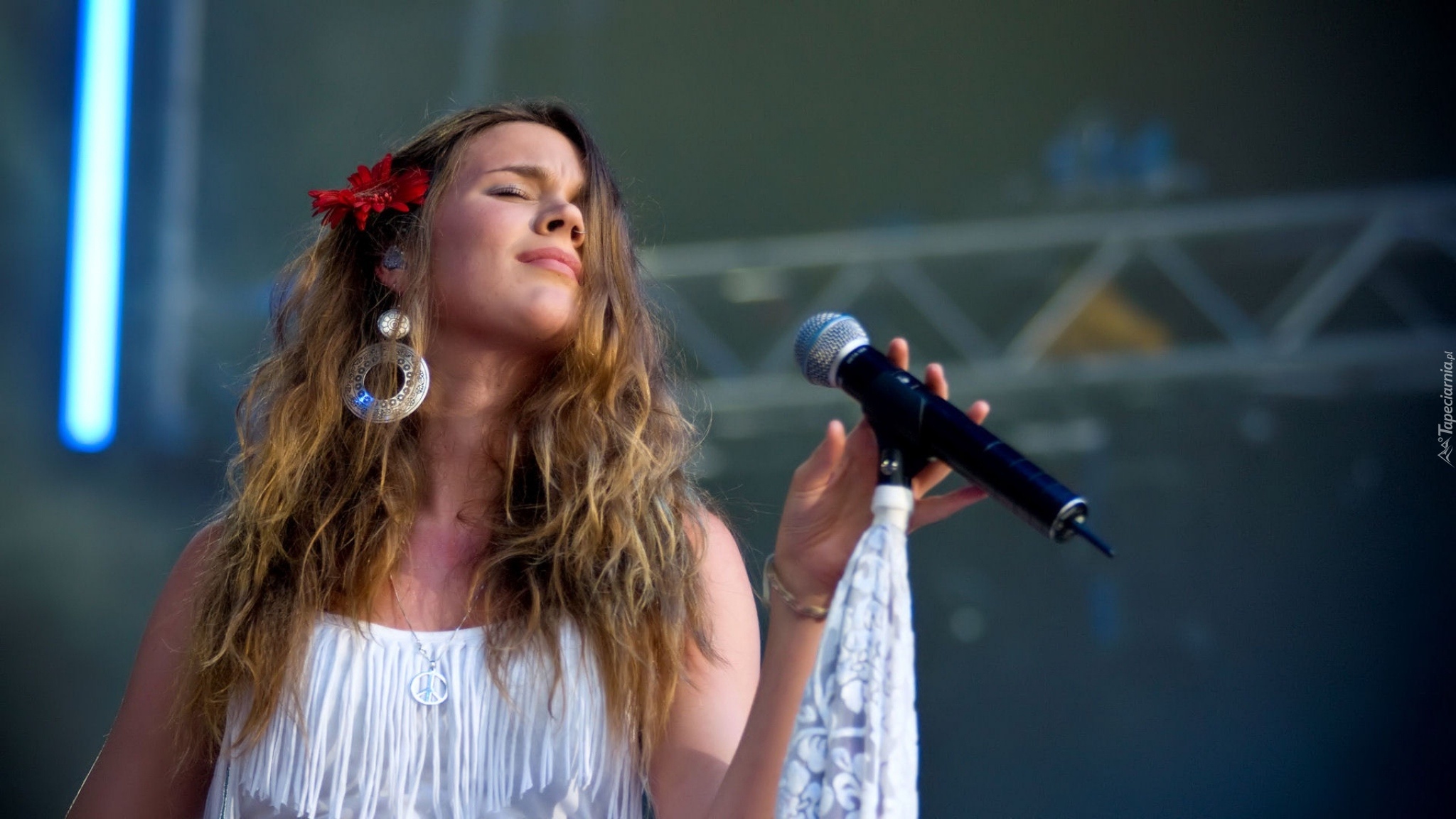 Kobieta, Joss Stone, Kolczyki, Mikrofon